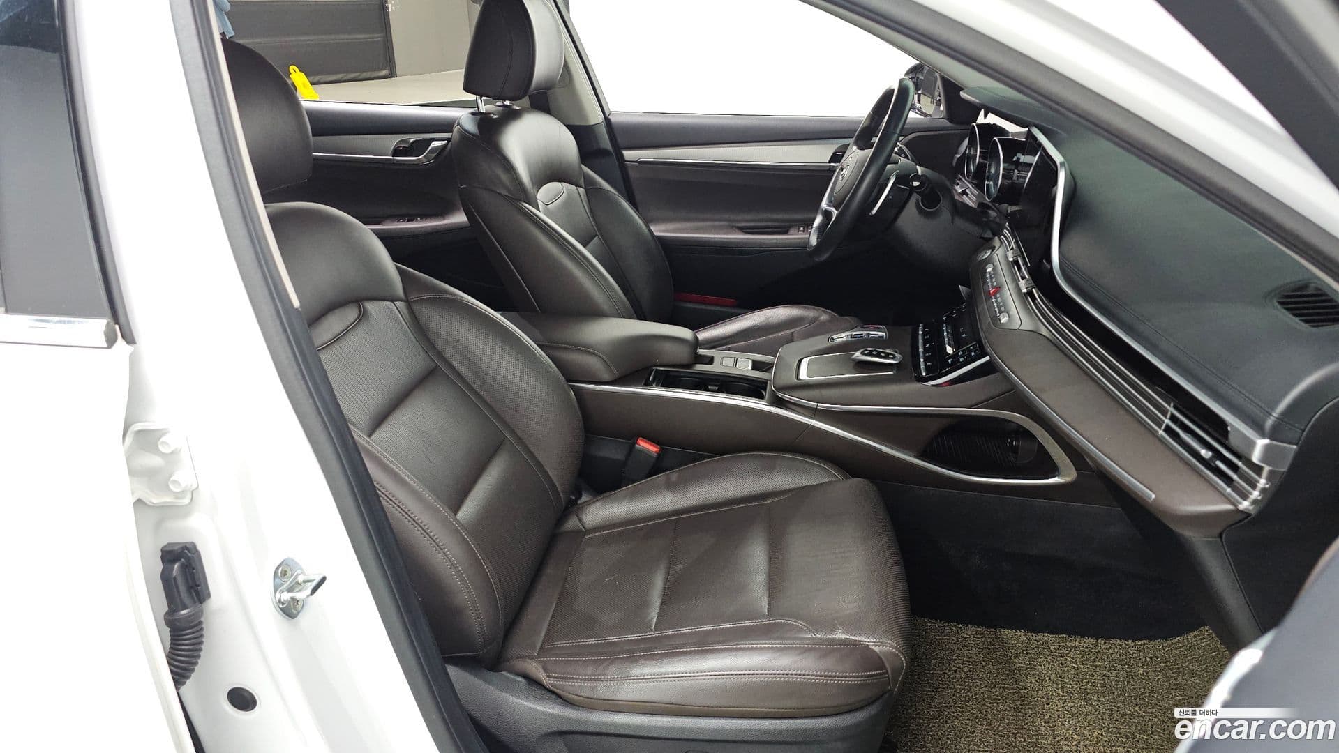 Main__Slider__Photo:Grandeur Hyundai 2020.1-18