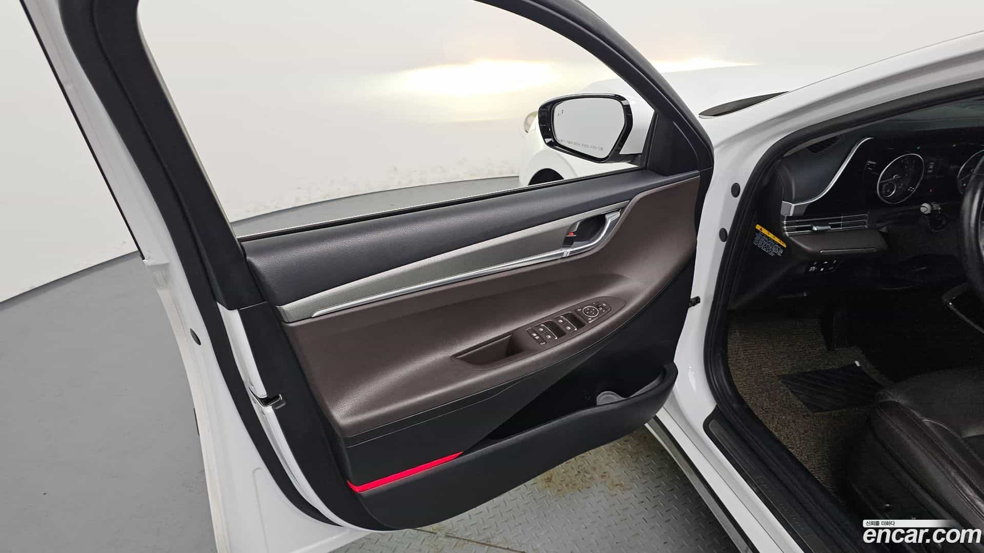 Grandeur Hyundai 2020.1-INNER-034