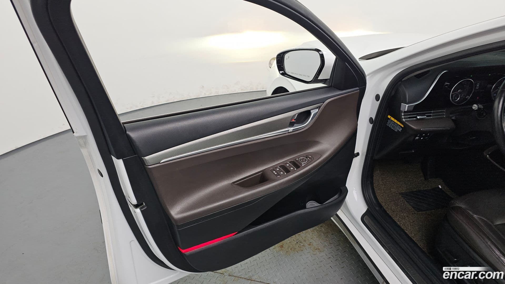 Main__Slider__Photo:Grandeur Hyundai 2020.1-23