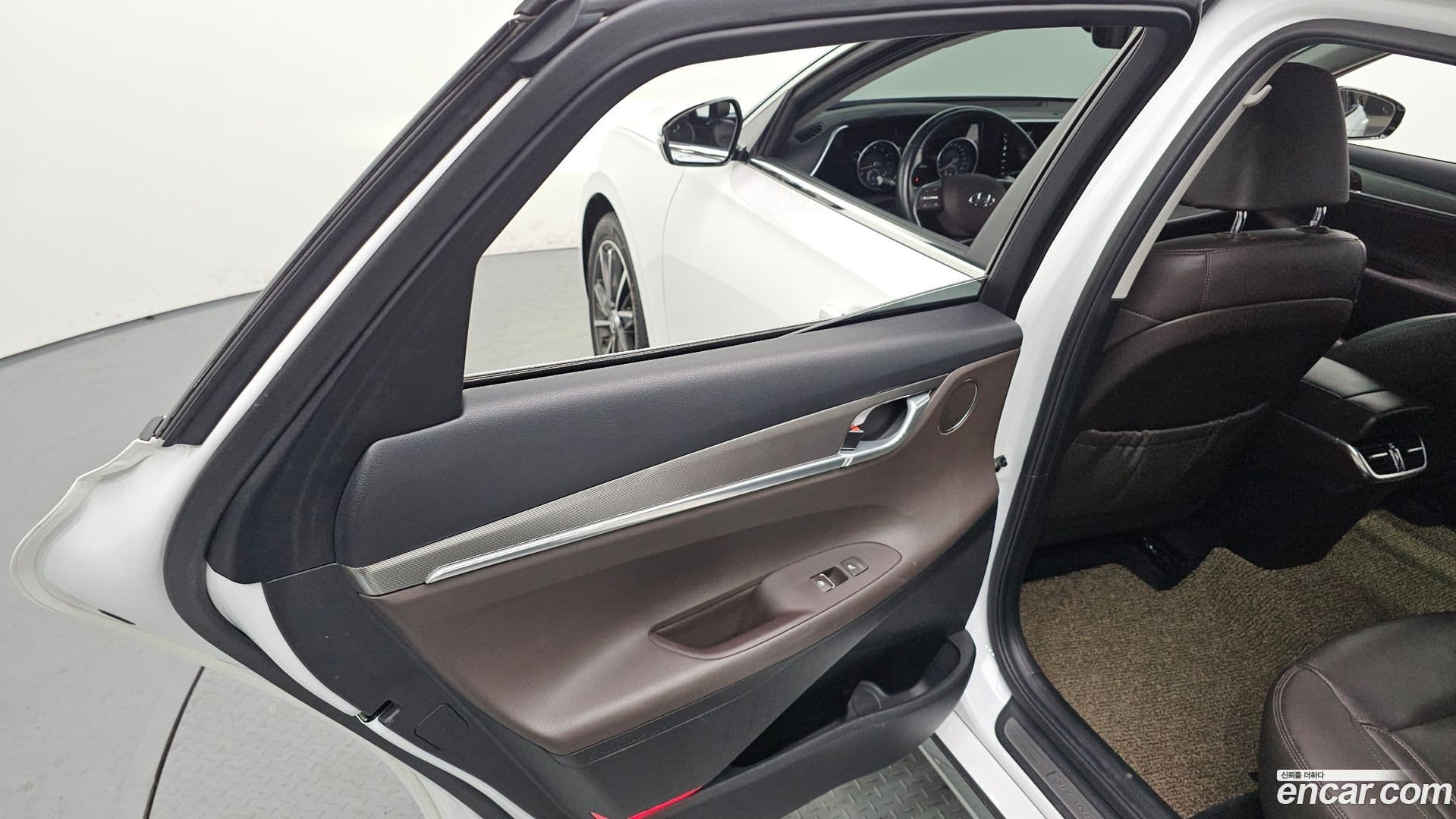 Main__Slider__Photo:Grandeur Hyundai 2020.1-24