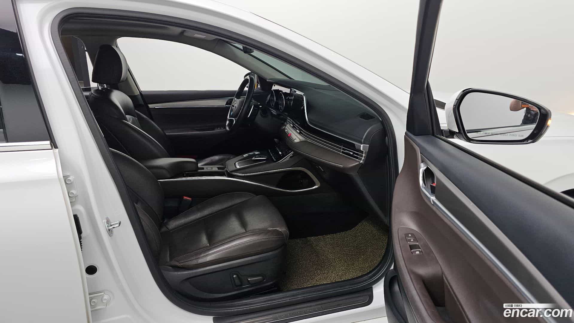 Grandeur Hyundai 2020.1-INNER-036