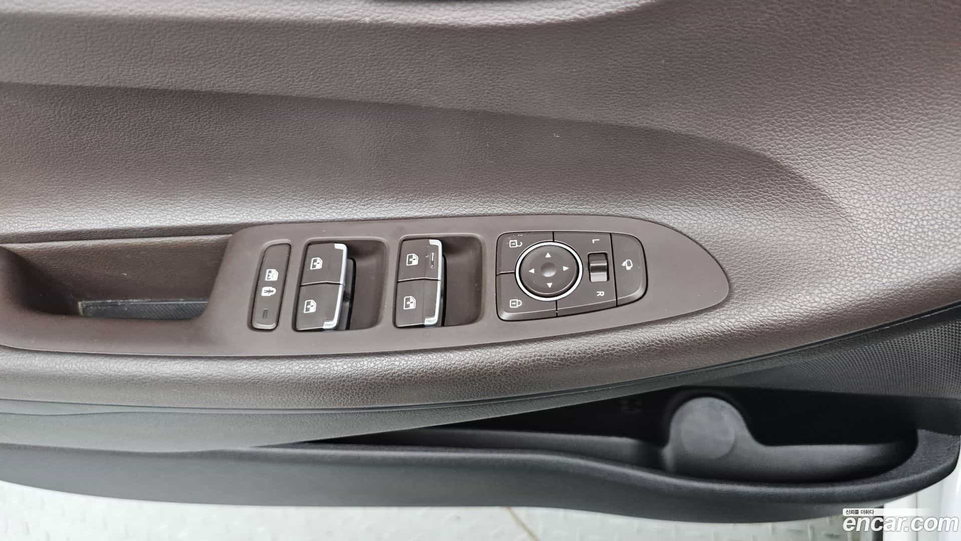 Grandeur Hyundai 2020.1-OPTION-042