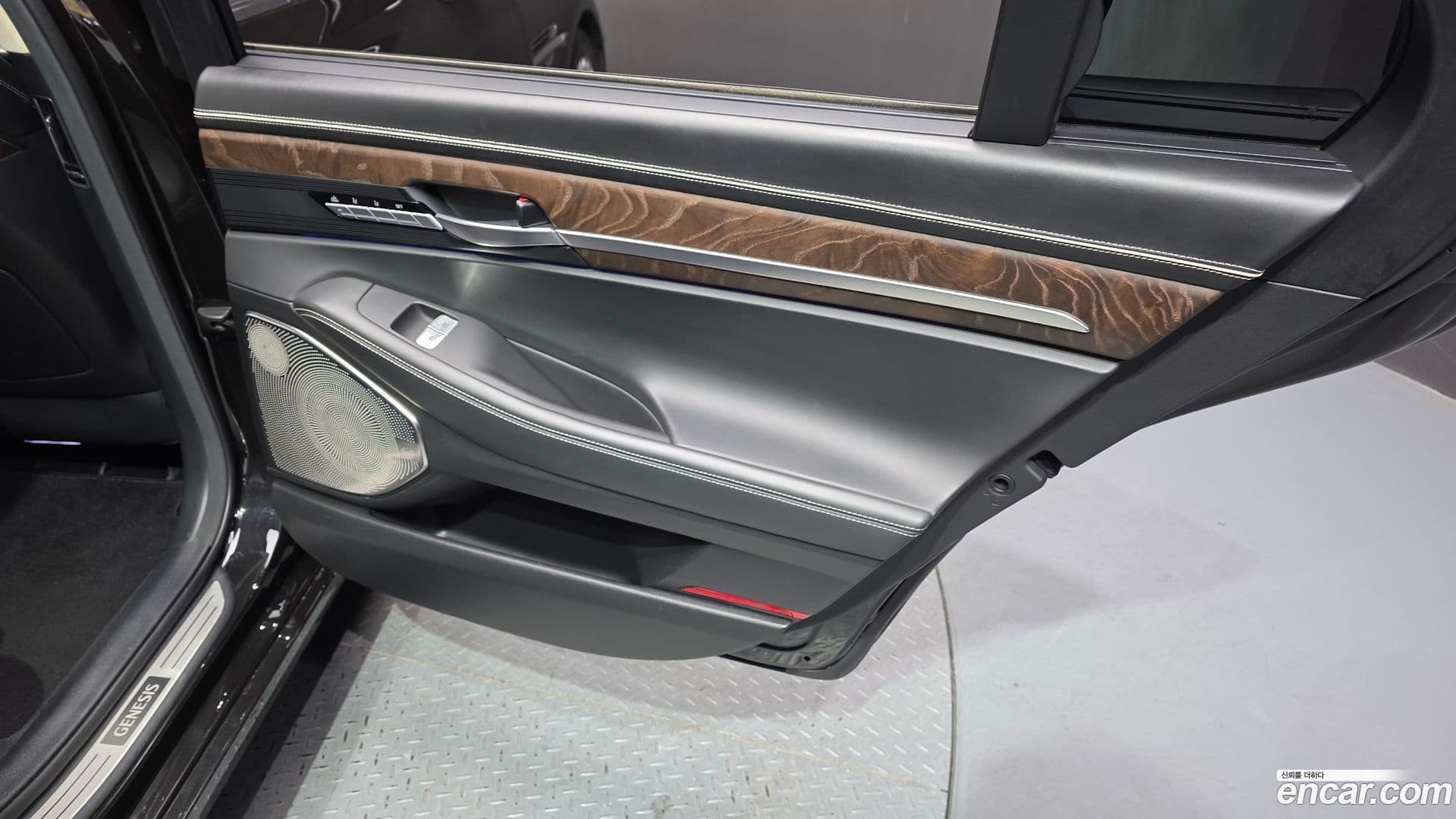 Main__Slider__Photo:G90 Genesis 2019.2-21