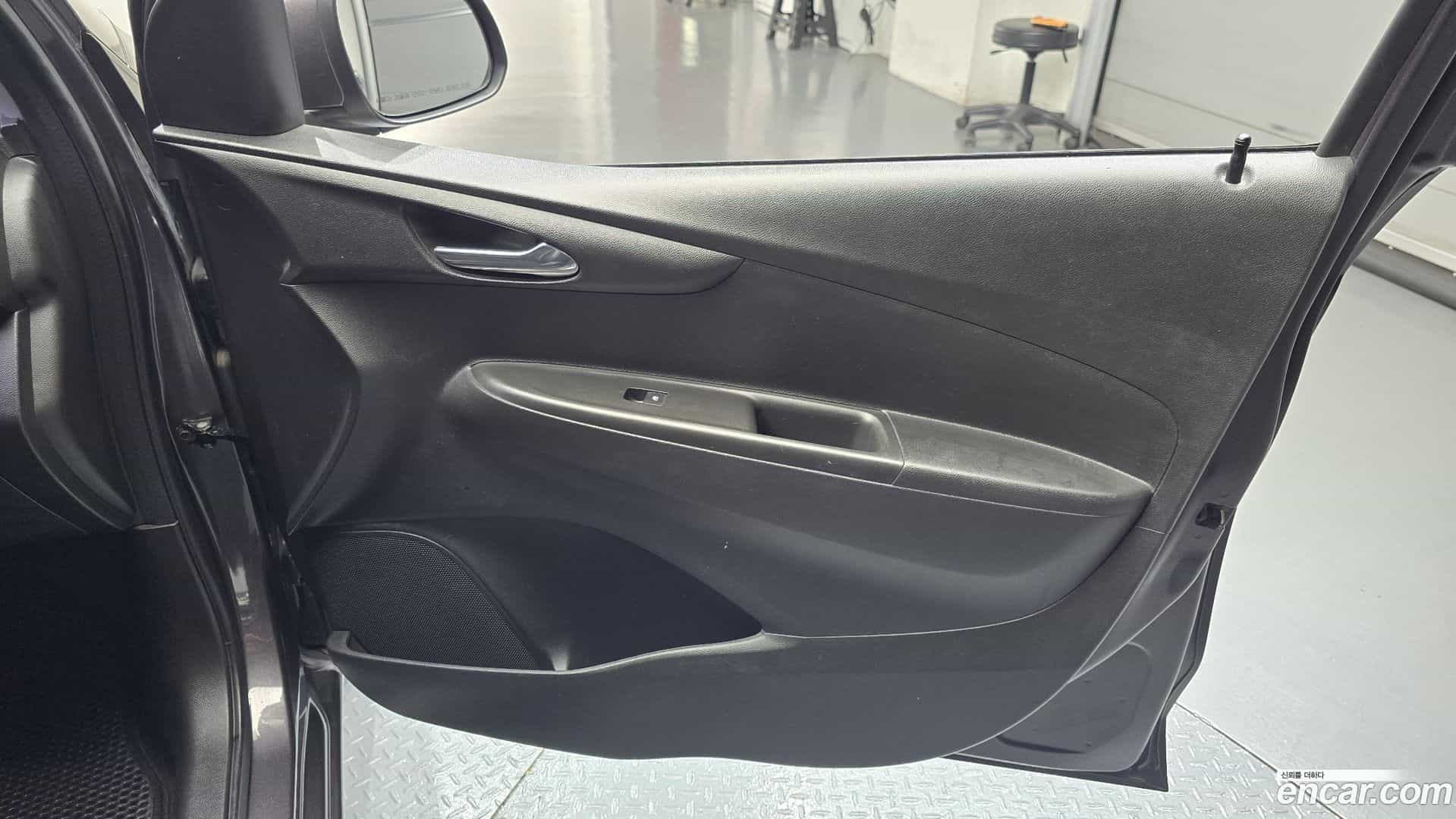 Spark Chevrolet 2016.1-INNER-035