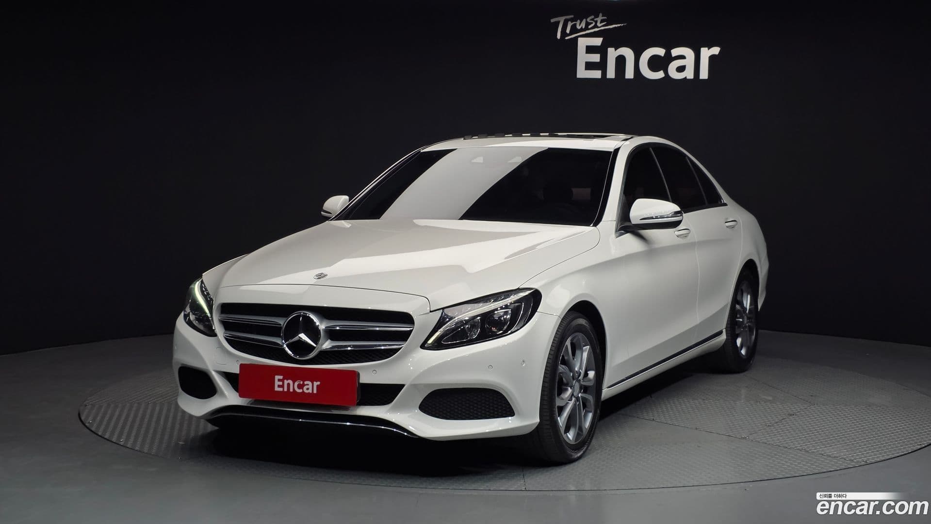 Main__Slider__Photo:C-Class Mercedes-Benz 2016.4-0