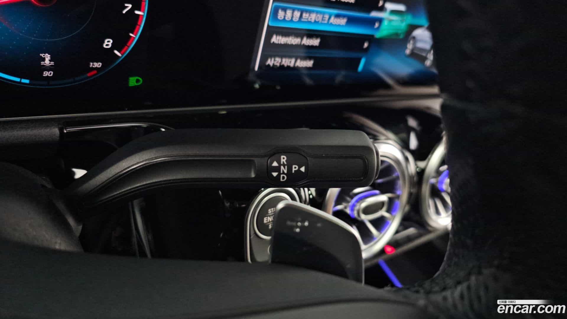 GLA-Class Mercedes-Benz 2020.8-INNER-009