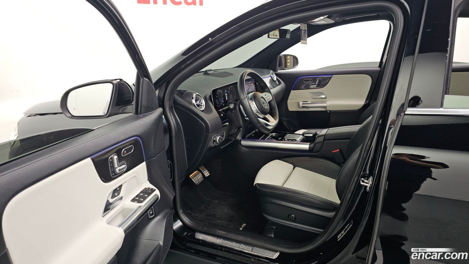 Main__Slider__Photo:GLA-Class Mercedes-Benz 2020.8-9