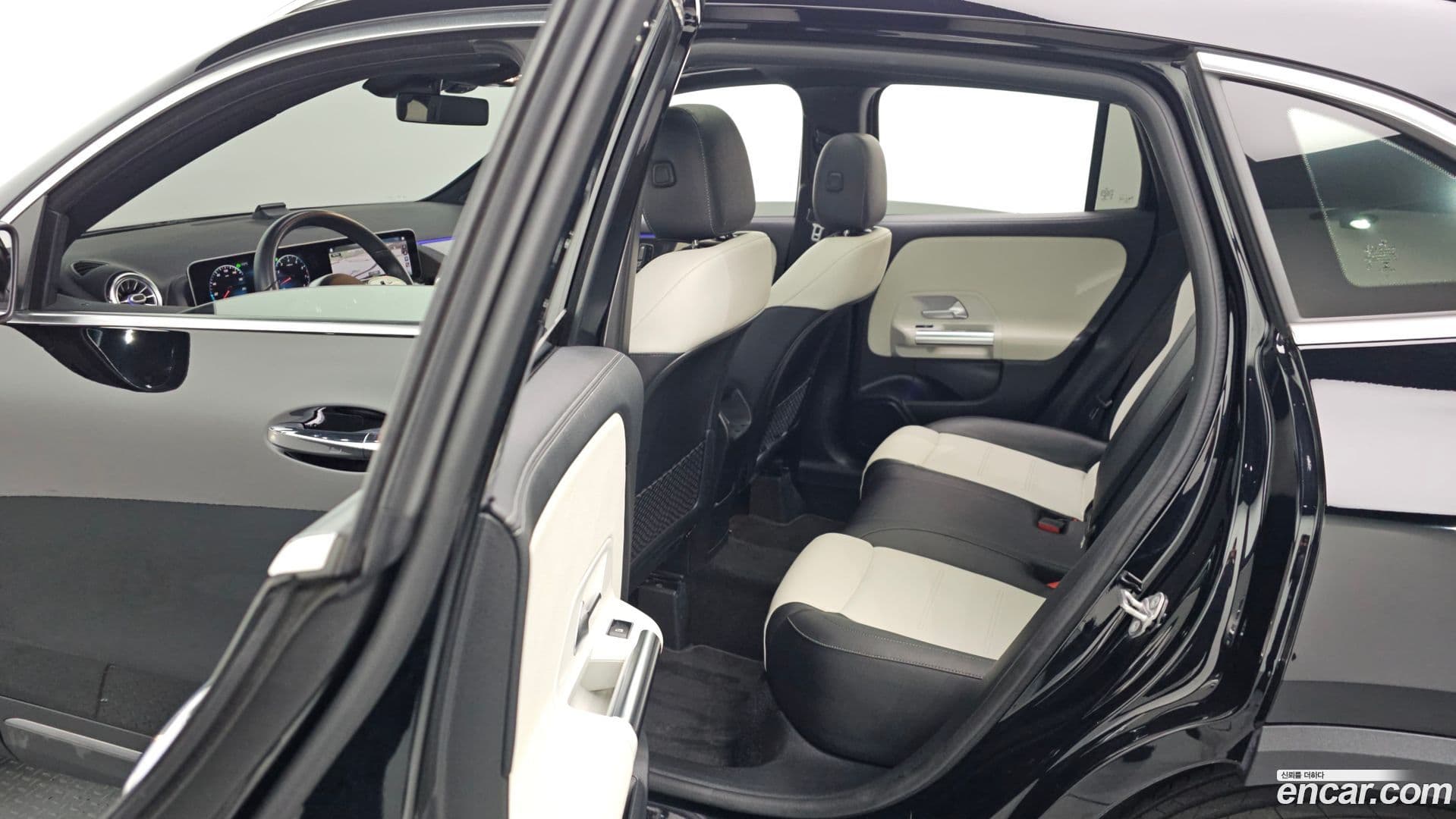 Main__Slider__Photo:GLA-Class Mercedes-Benz 2020.8-11