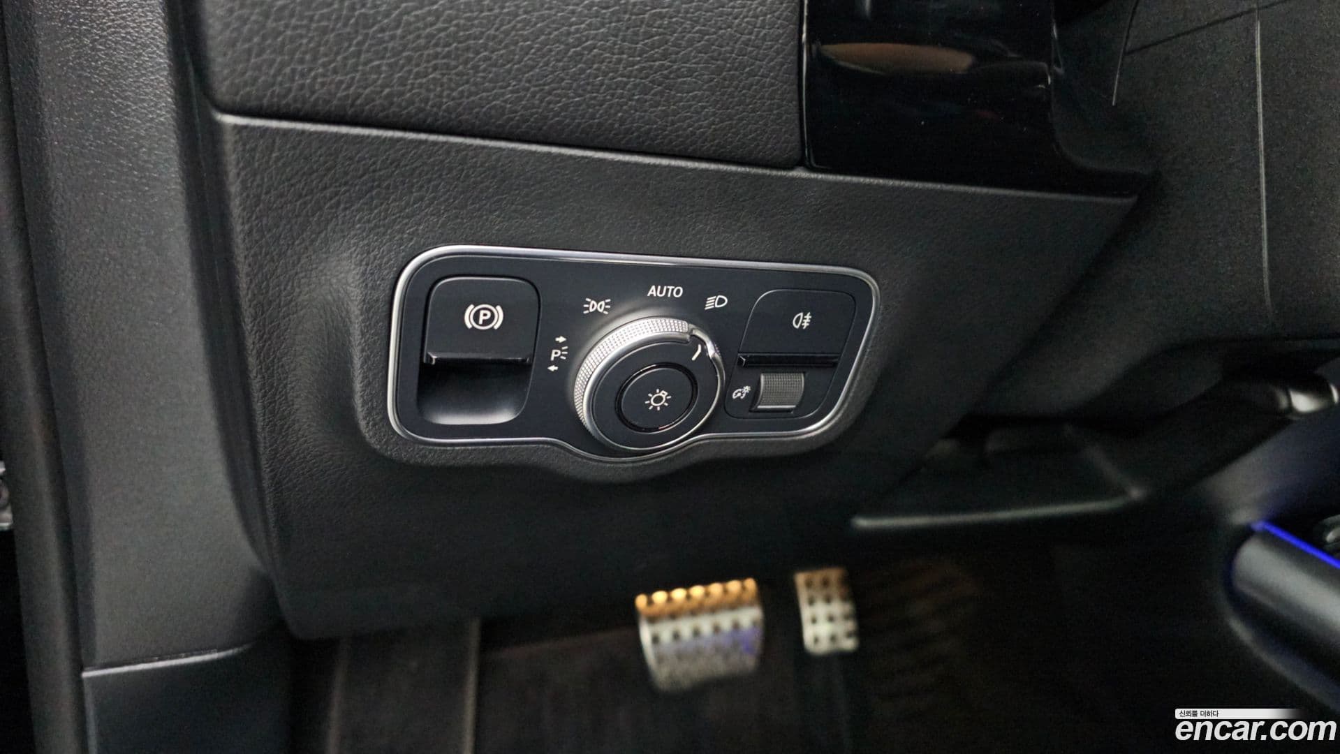 Main__Slider__Photo:GLA-Class Mercedes-Benz 2020.8-17