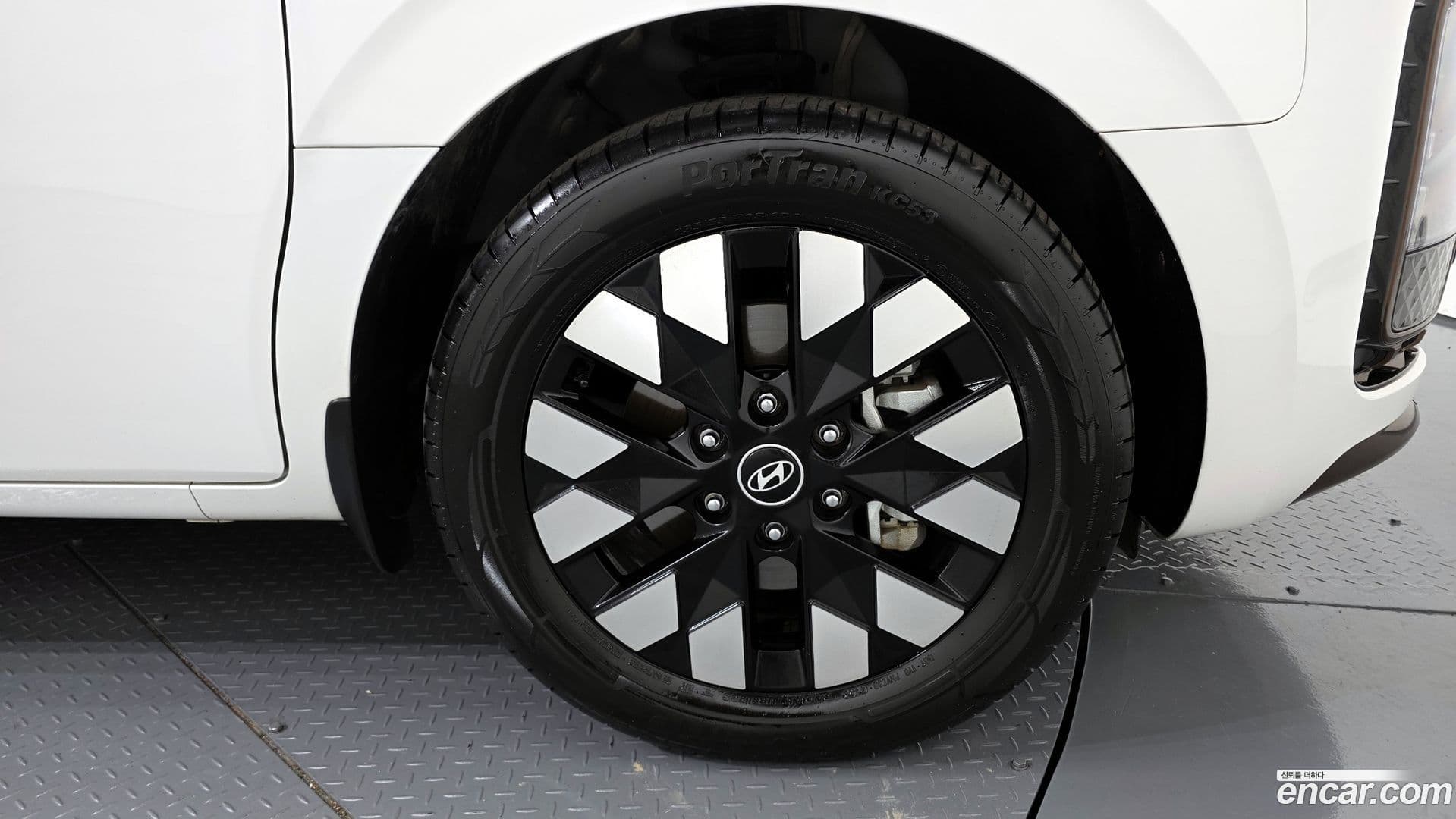 Main__Slider__Photo:Staria Hyundai 2024.2-4