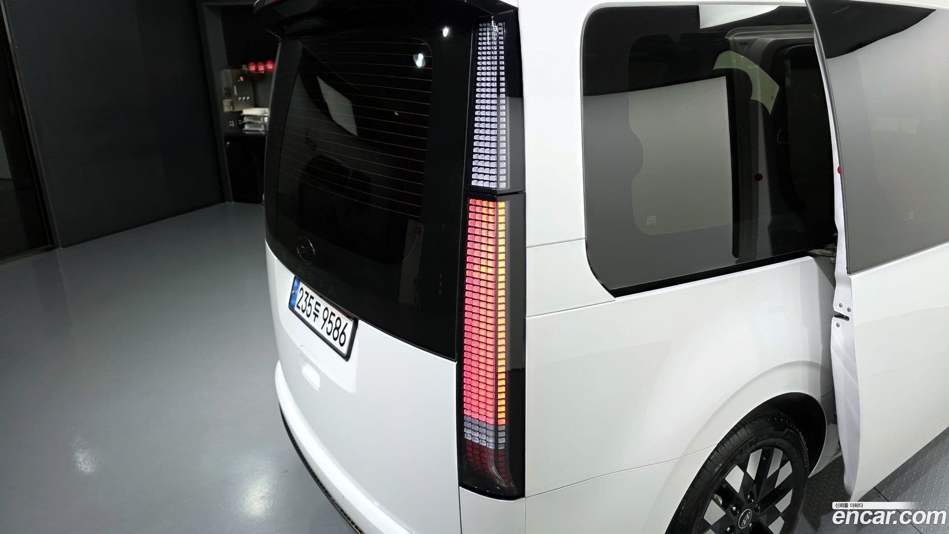 Main__Slider__Photo:Staria Hyundai 2024.2-22