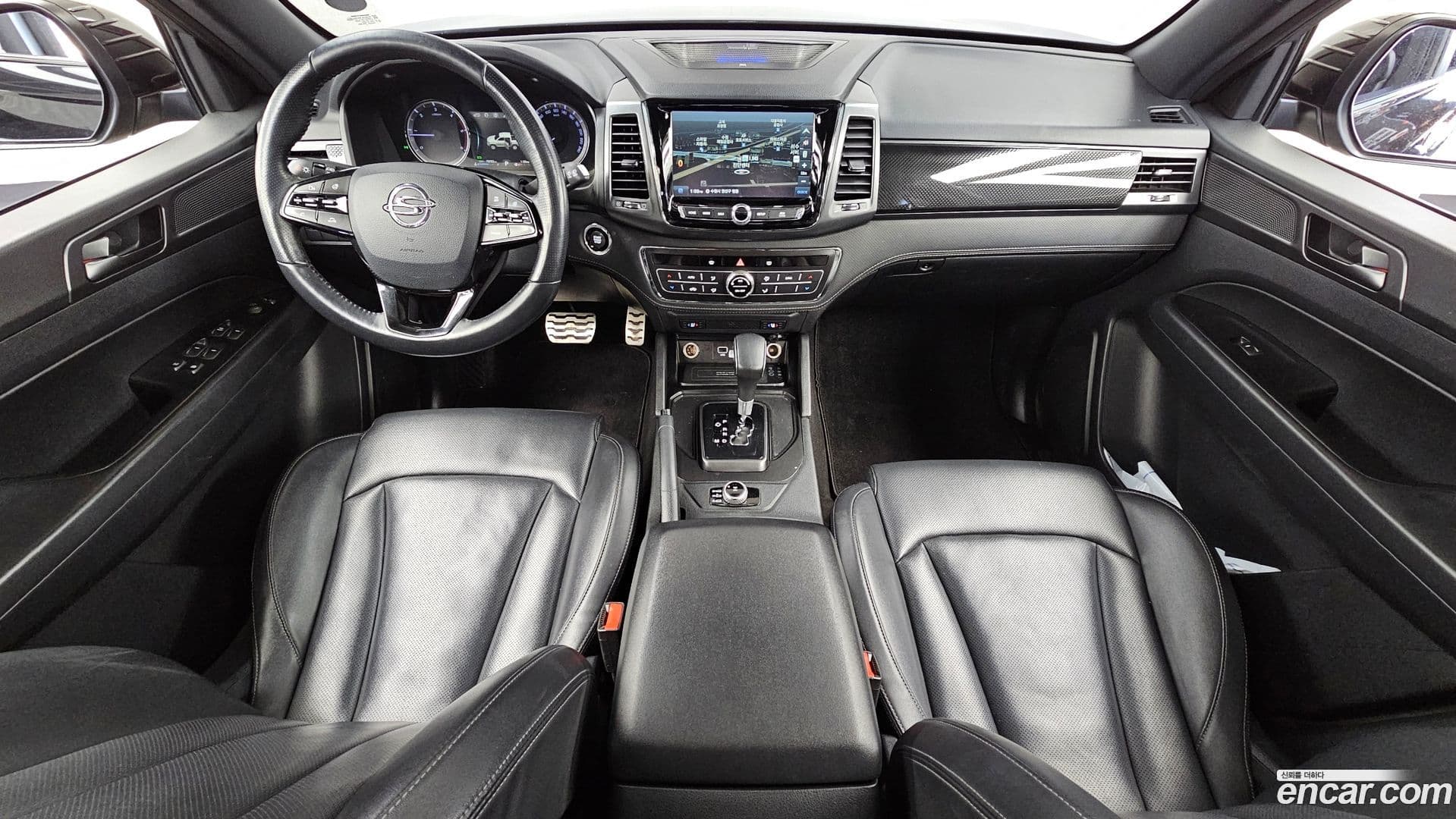 Main__Slider__Photo:Rexton KG Mobility 2021.4-6