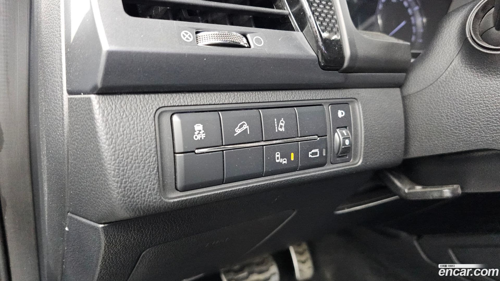 Main__Slider__Photo:Rexton KG Mobility 2021.4-17