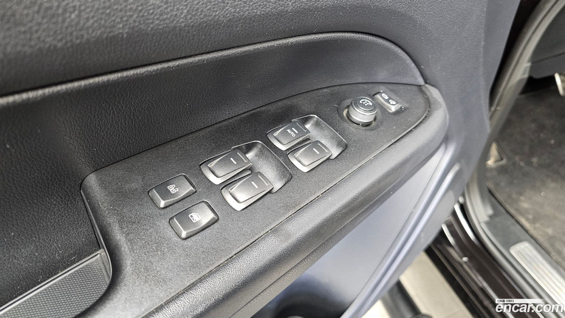 Main__Slider__Photo:Rexton KG Mobility 2021.4-29