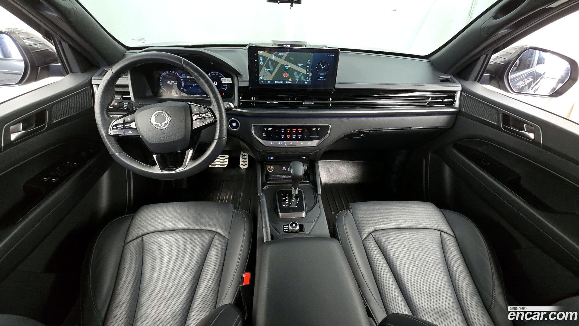 Main__Slider__Photo:Rexton KG Mobility 2023.5-6
