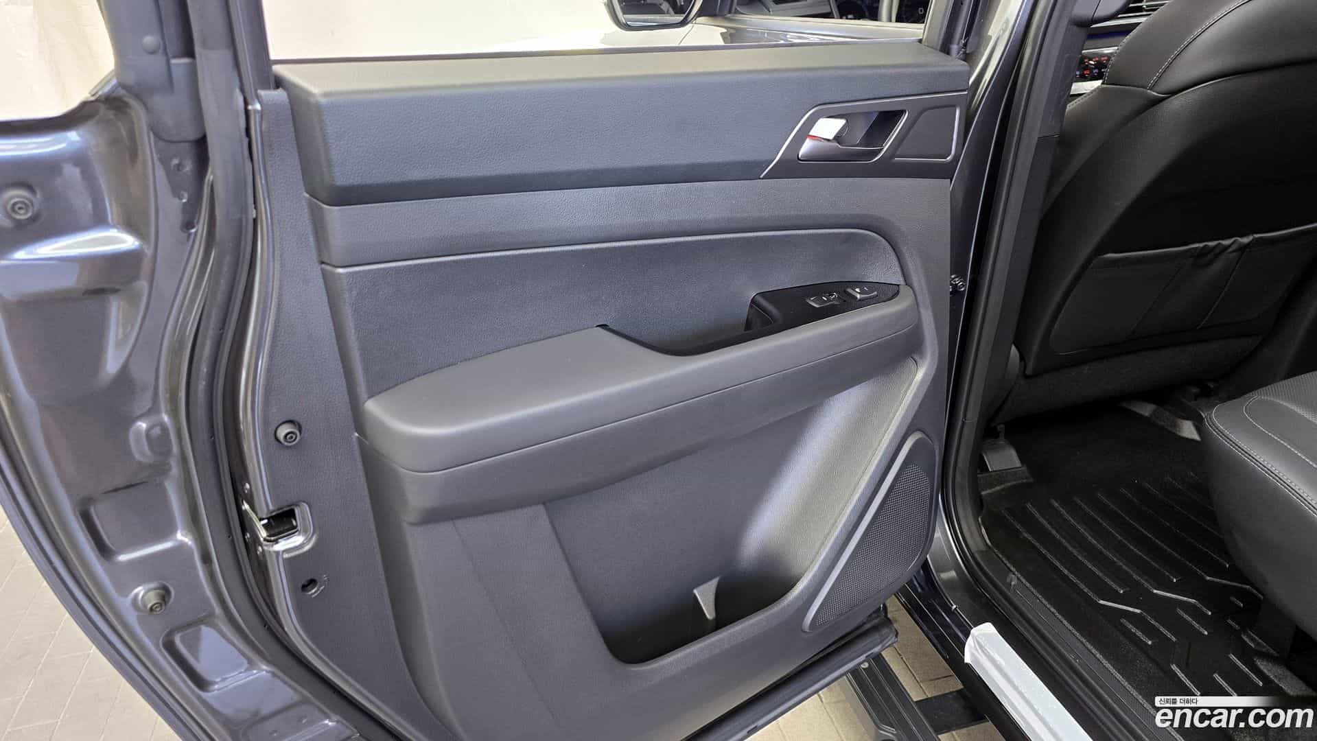 Rexton KG Mobility 2023.5-INNER-035