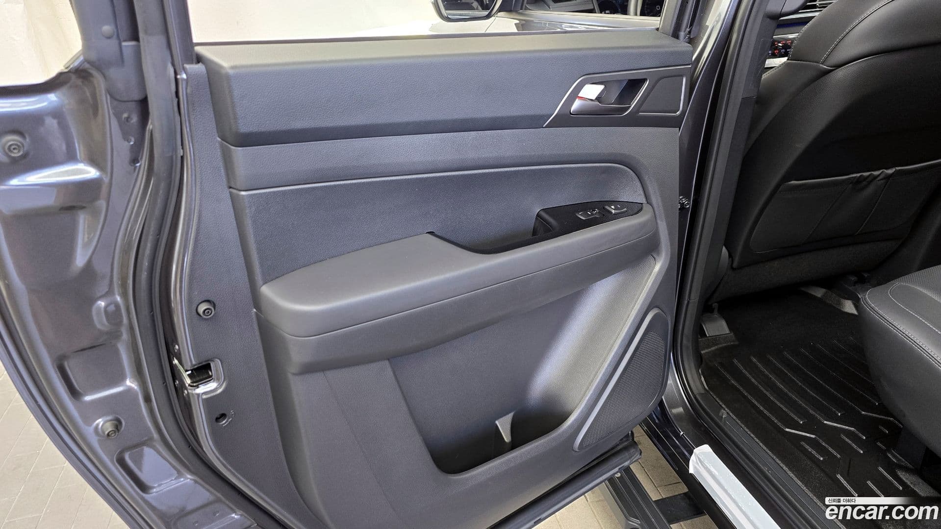 Main__Slider__Photo:Rexton KG Mobility 2023.5-24