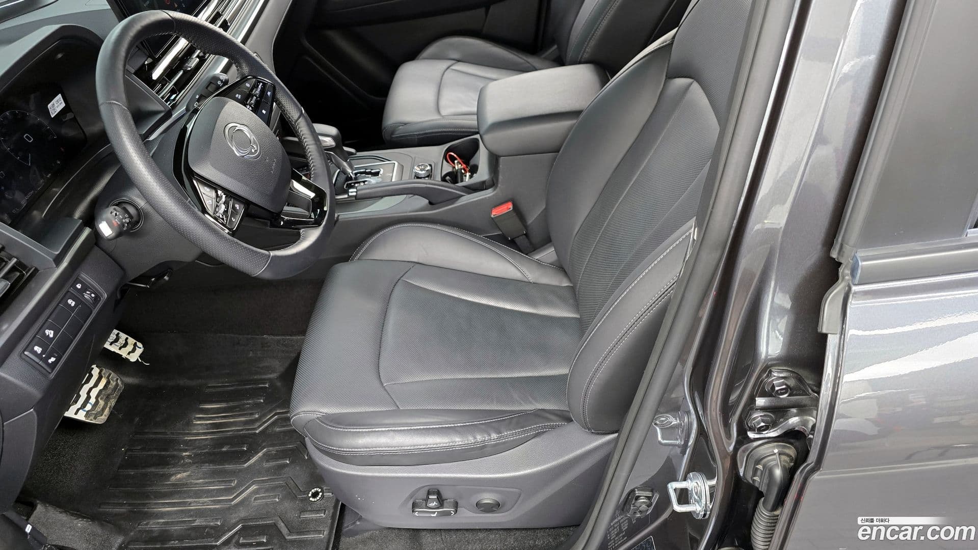 Main__Slider__Photo:Rexton KG Mobility 2023.5-25
