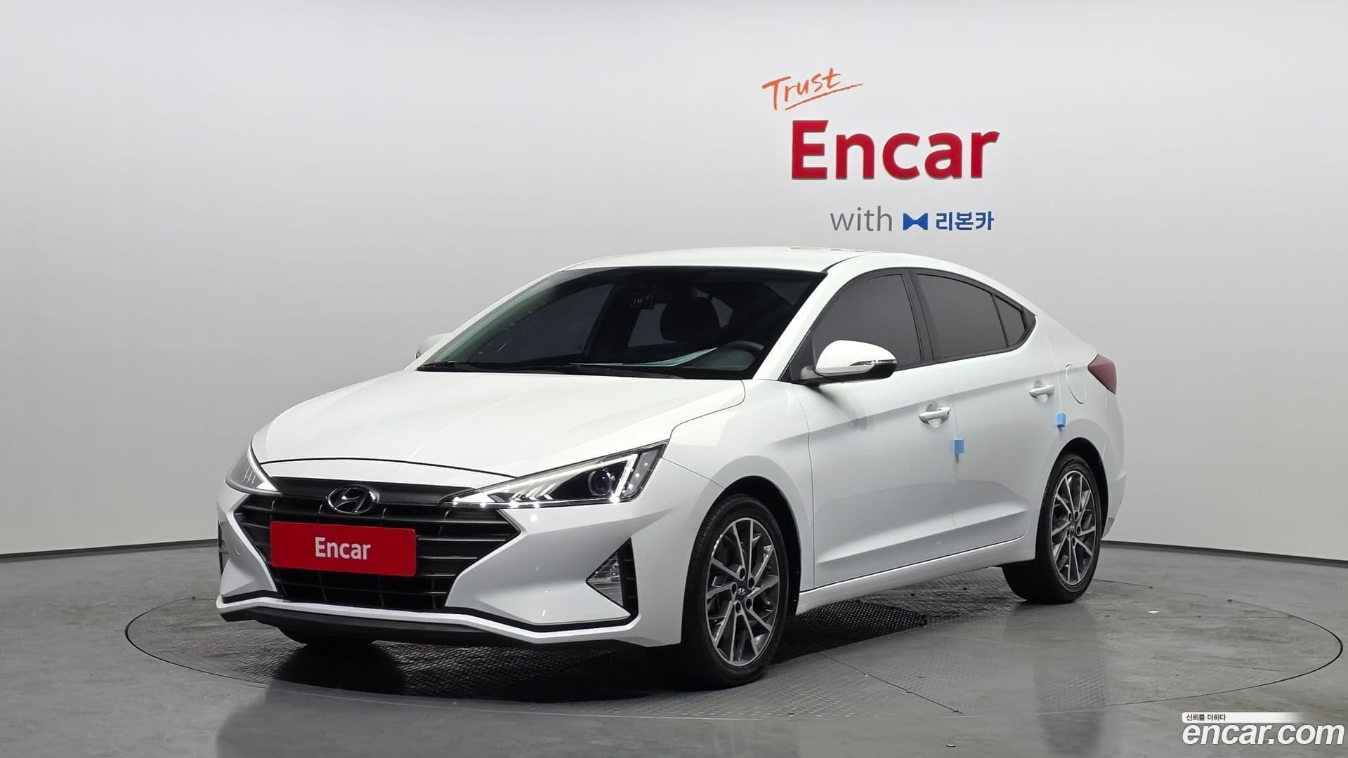 Main__Slider__Photo:AVANTE Hyundai 2019.4-0