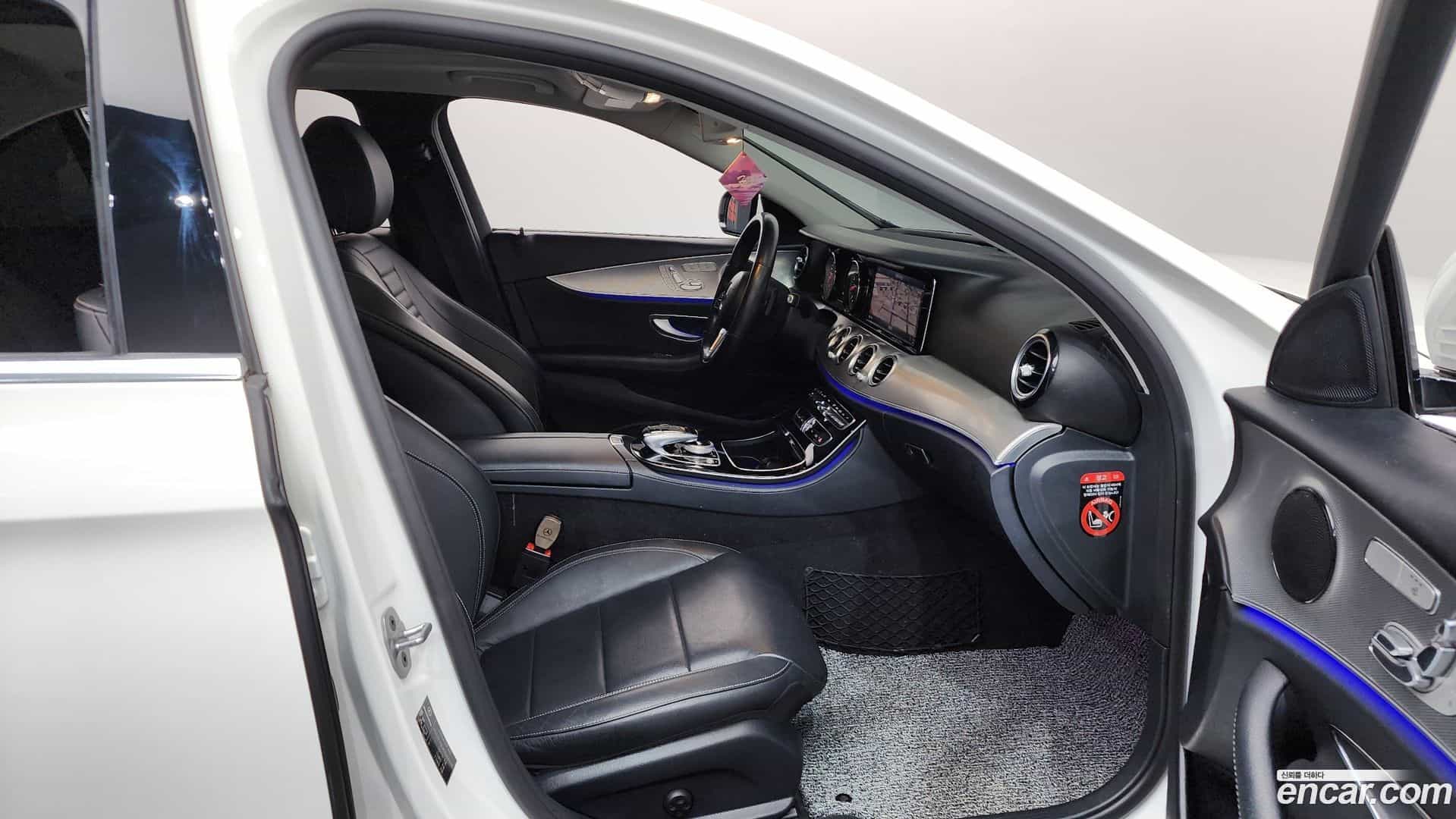 E-Class Mercedes-Benz 2019.6-OPTION-015