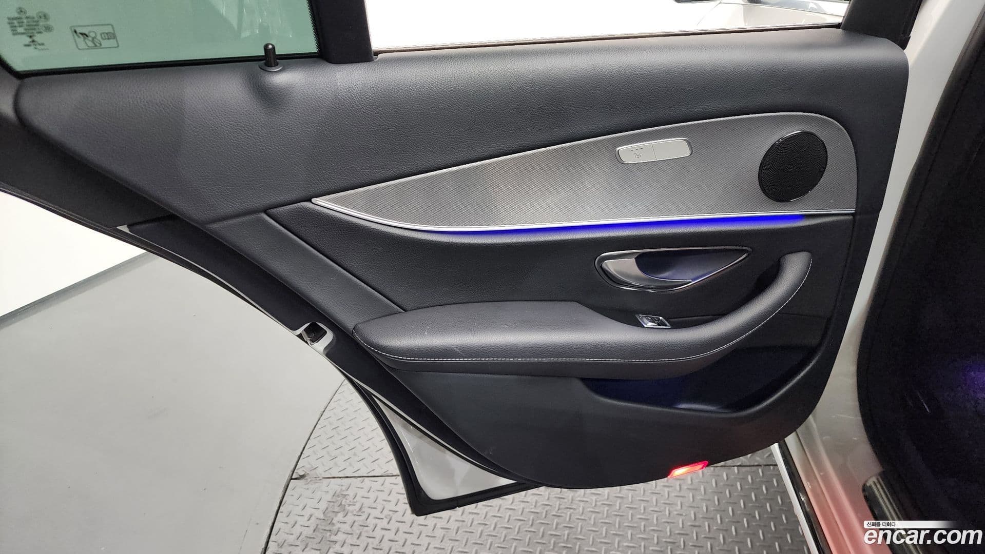 Main__Slider__Photo:E-Class Mercedes-Benz 2019.6-24