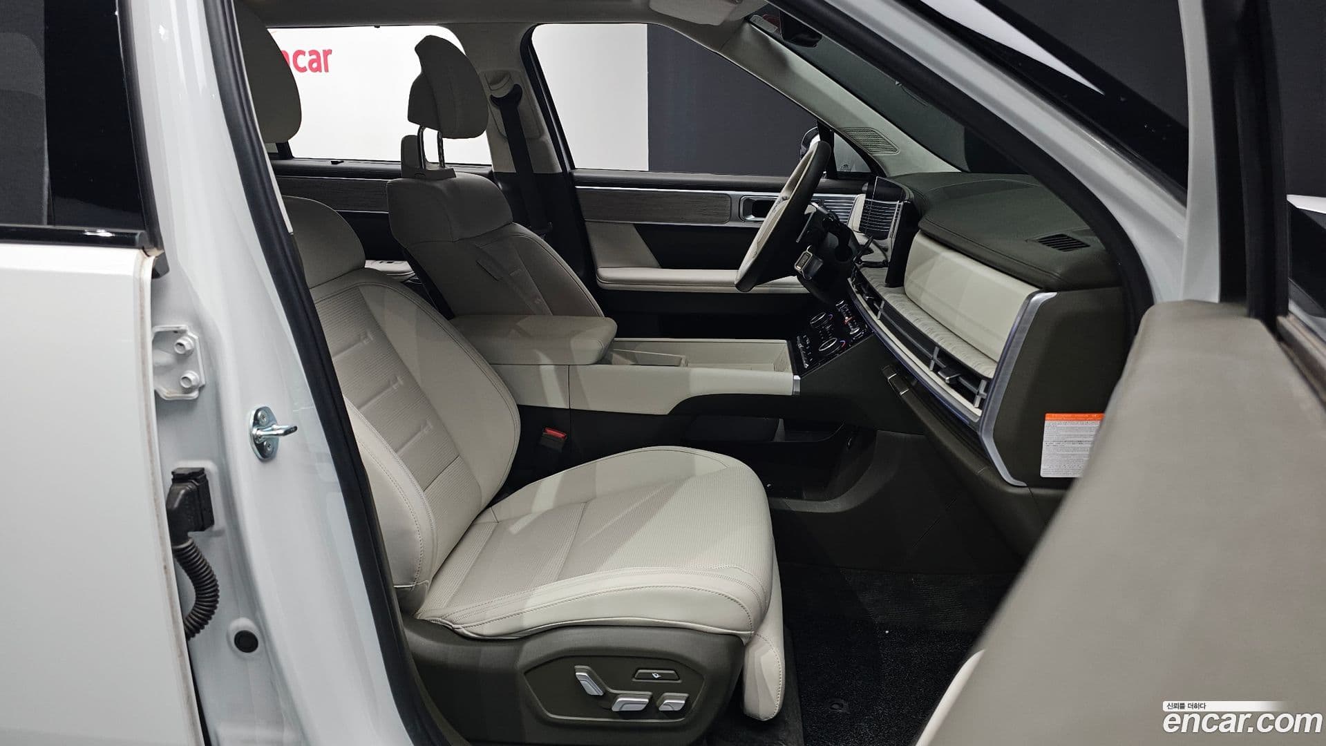 Main__Slider__Photo:Santafe Hyundai 2024.3-9