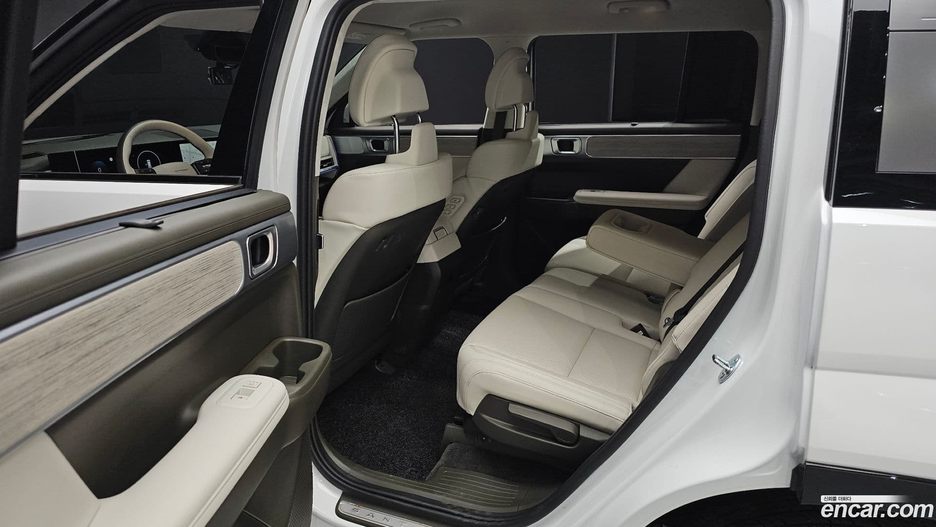 Main__Slider__Photo:Santafe Hyundai 2024.3-11