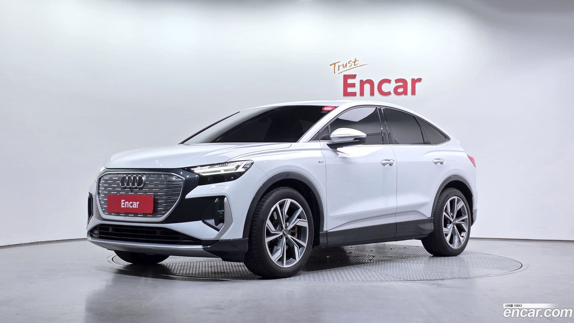 Main__Slider__Photo:Q4 e-tron Audi 2023.11-0