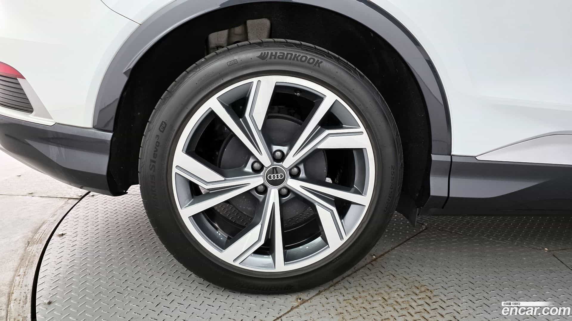 Q4 e-tron Audi 2023.11-OUTER-005