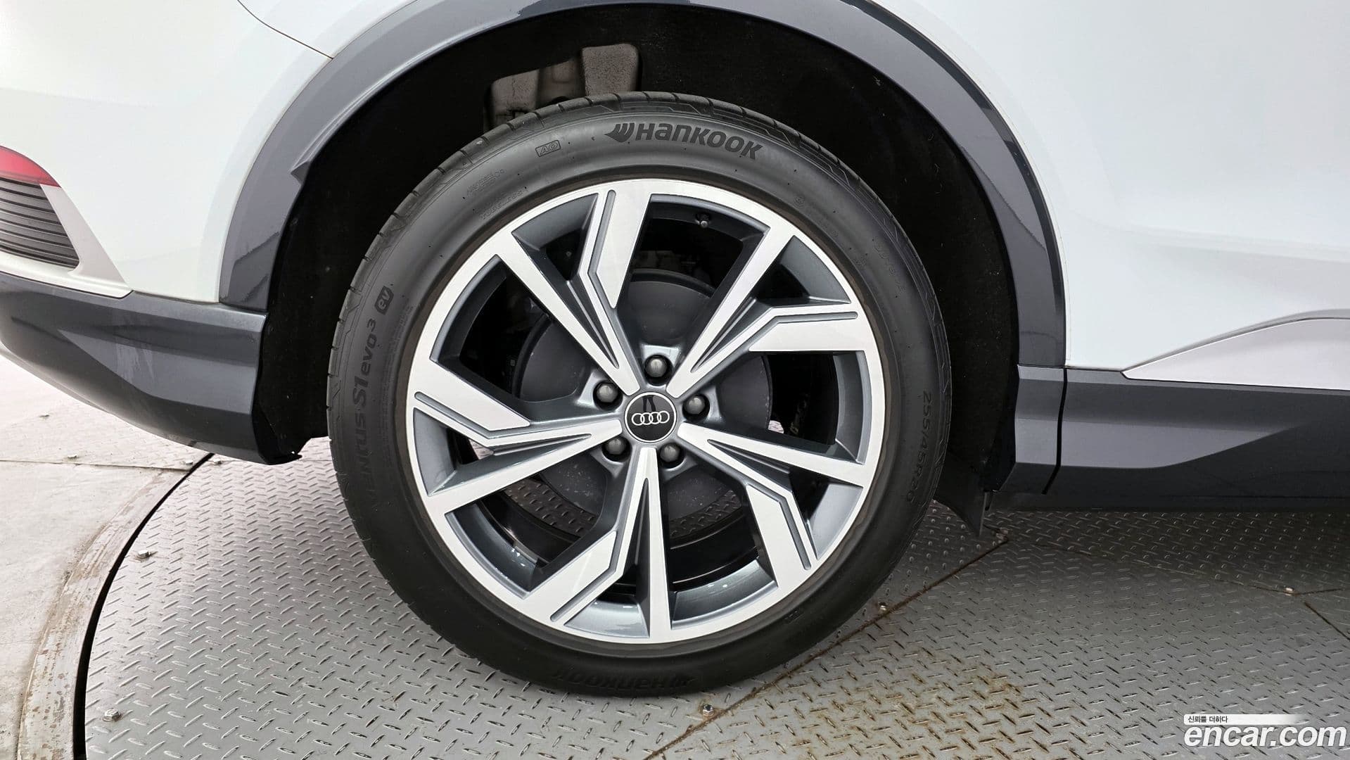 Main__Slider__Photo:Q4 e-tron Audi 2023.11-4