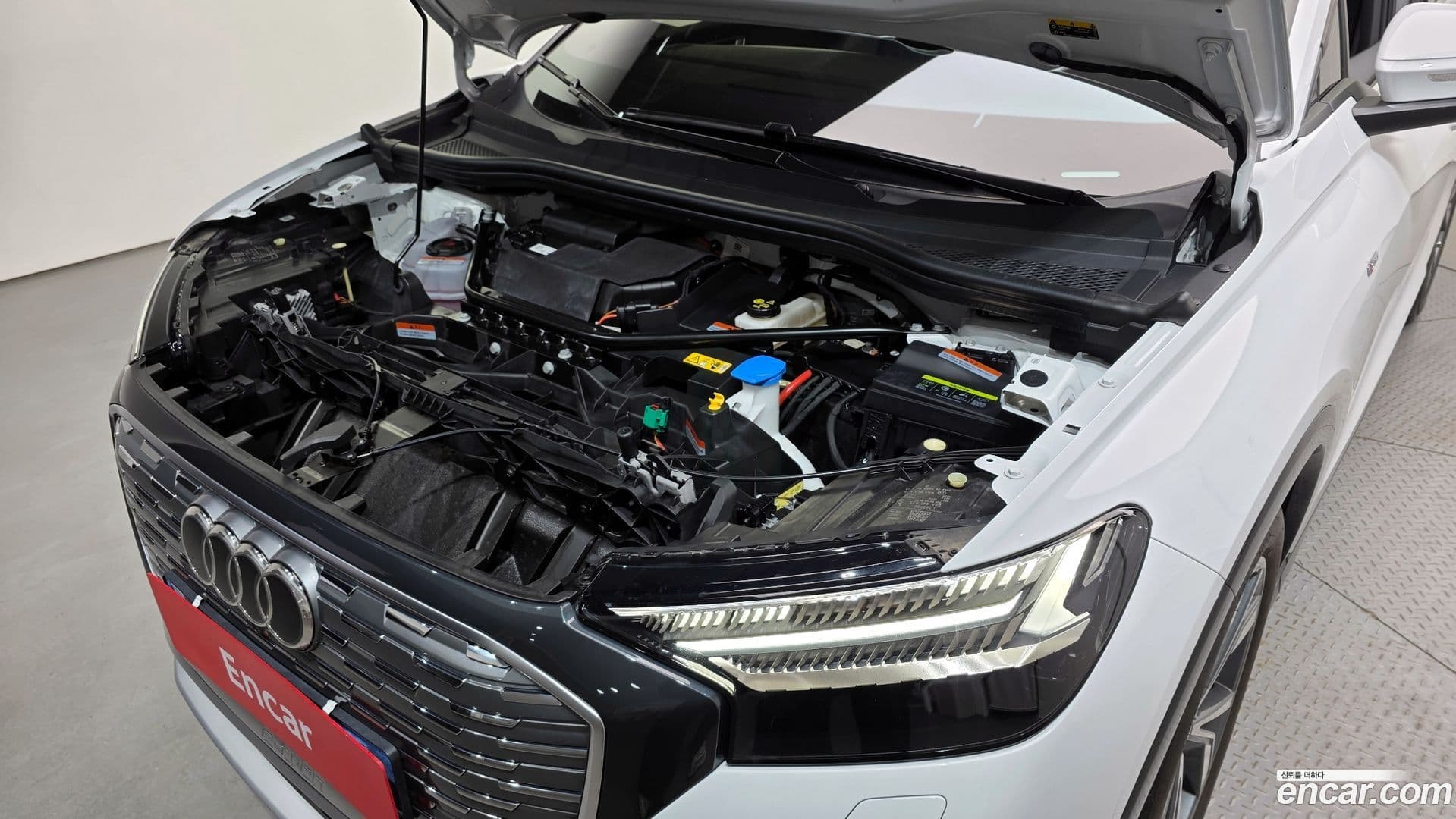 Main__Slider__Photo:Q4 e-tron Audi 2023.11-5
