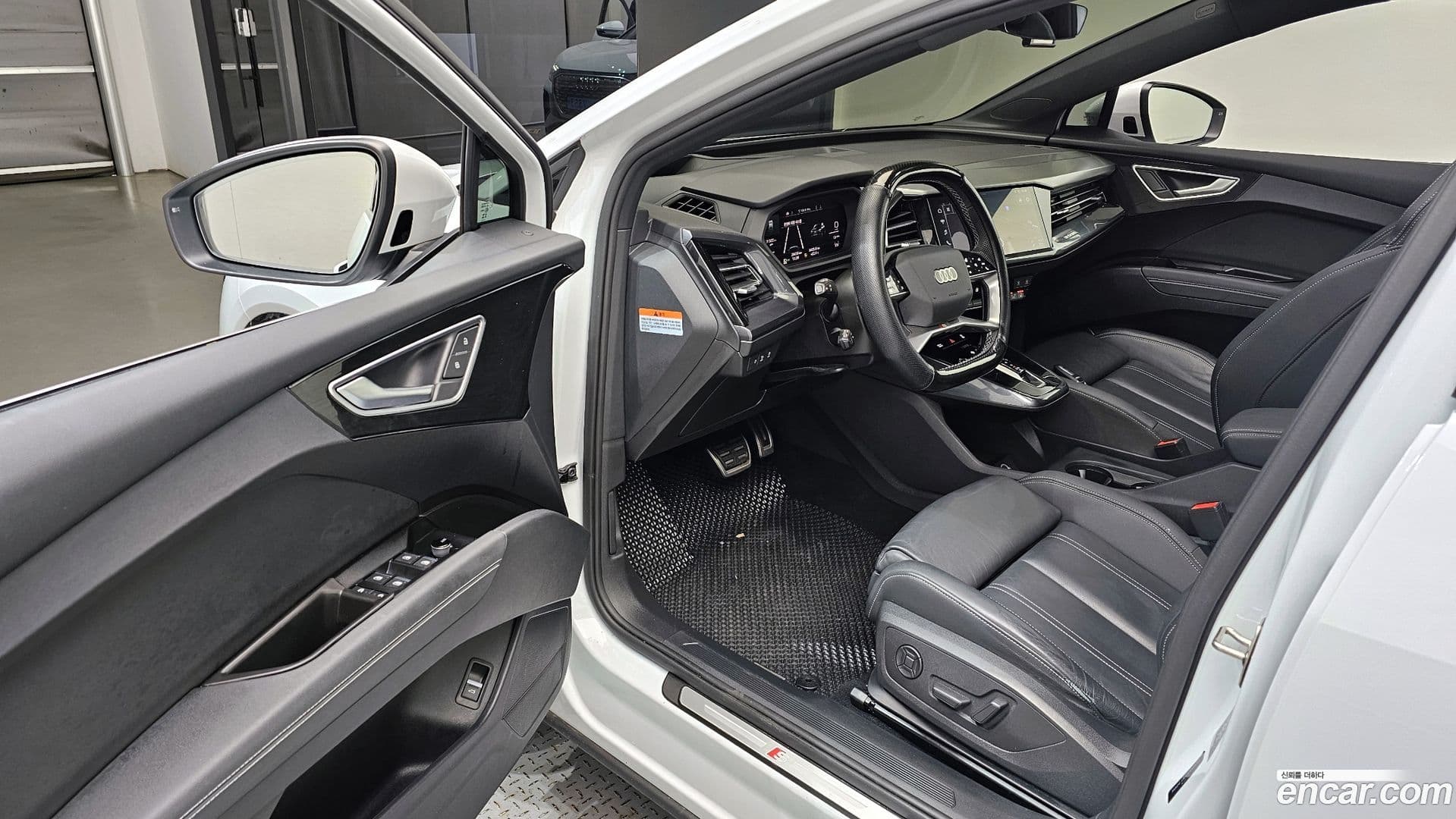 Main__Slider__Photo:Q4 e-tron Audi 2023.11-9