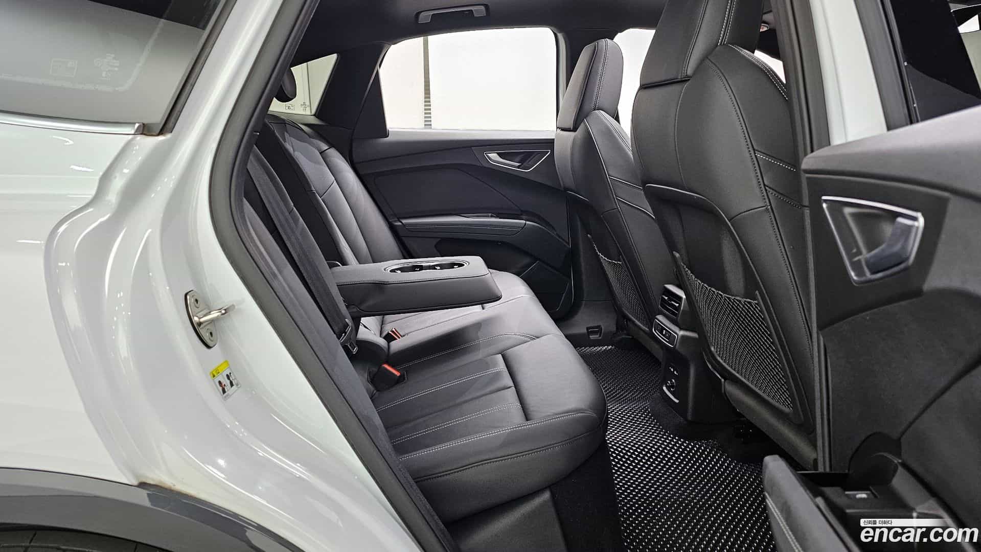 Q4 e-tron Audi 2023.11-OPTION-015
