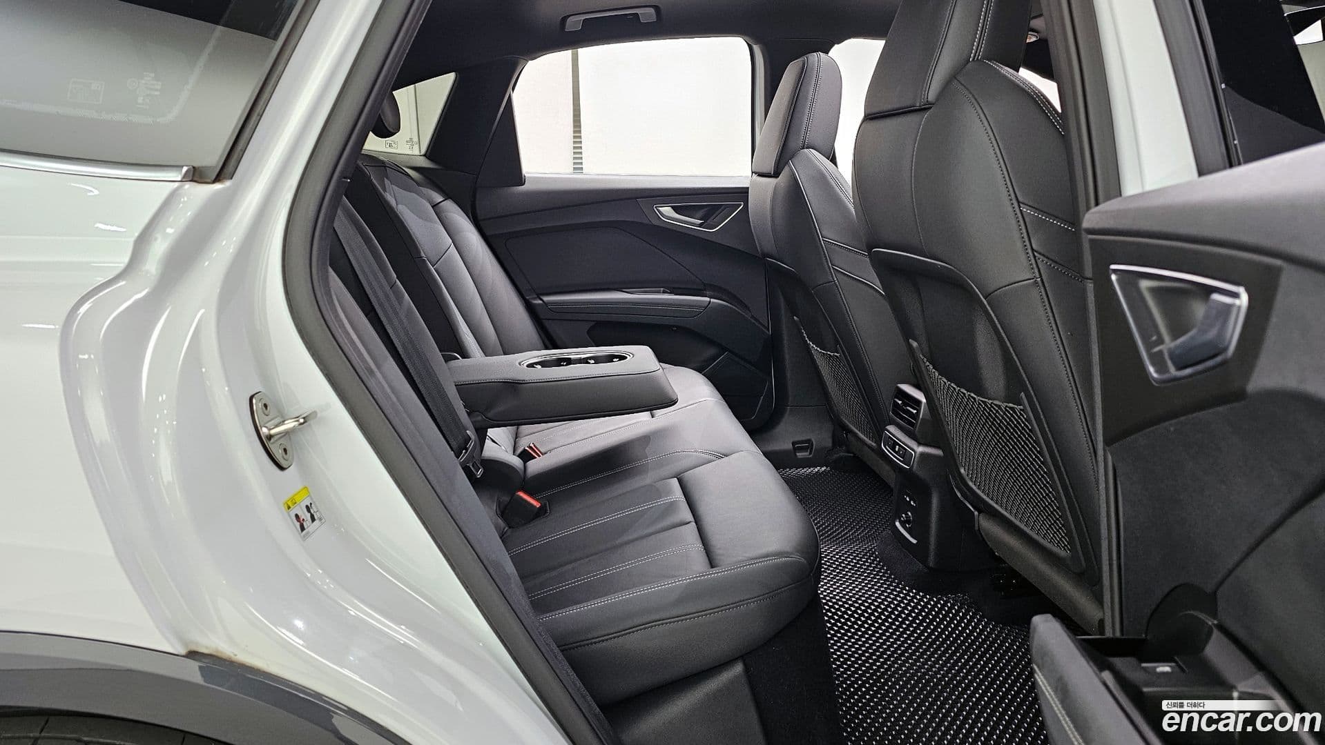 Main__Slider__Photo:Q4 e-tron Audi 2023.11-10