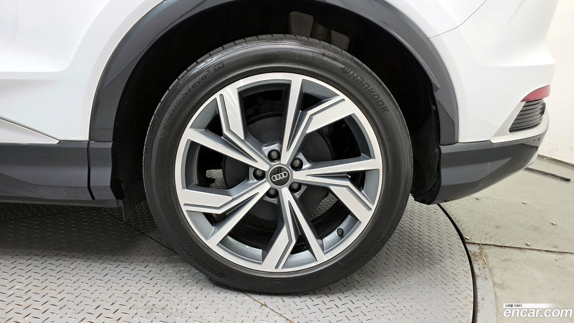 Main__Slider__Photo:Q4 e-tron Audi 2023.11-20