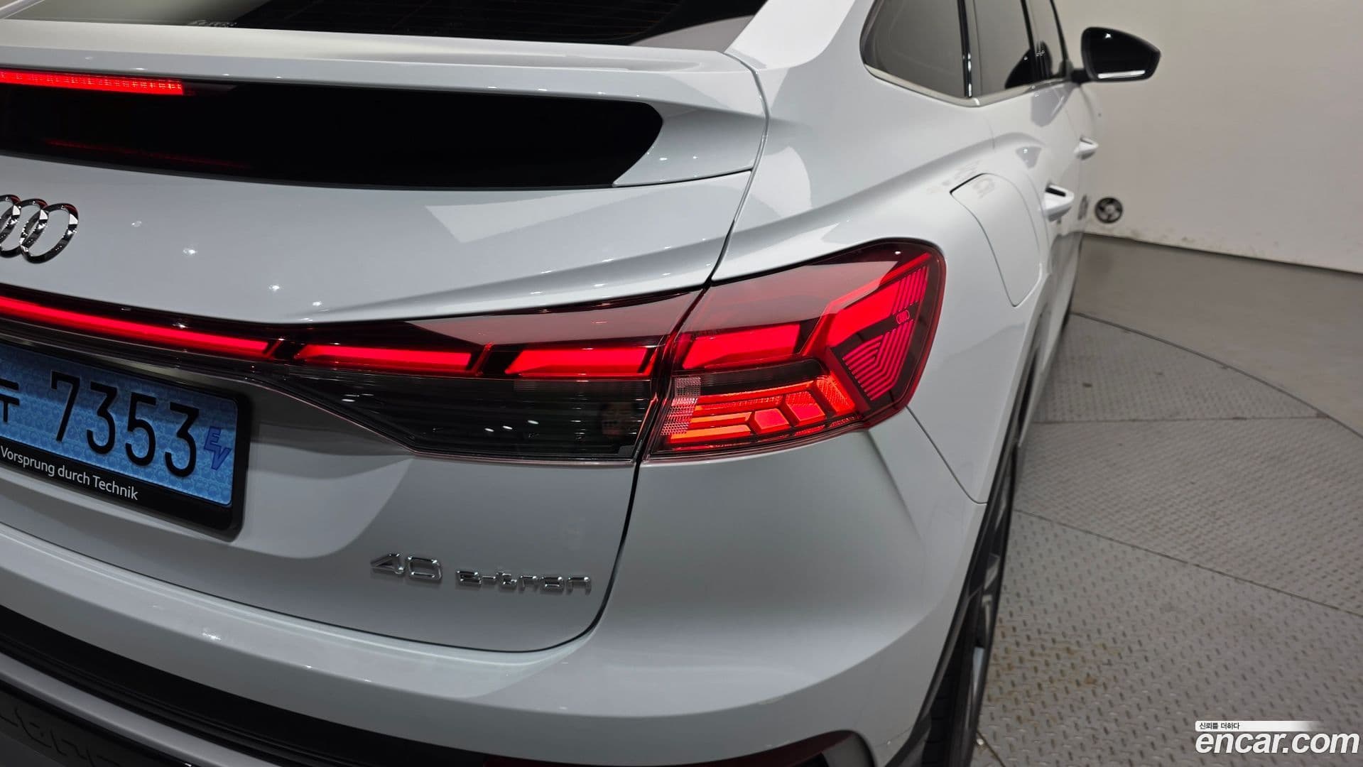 Main__Slider__Photo:Q4 e-tron Audi 2023.11-22