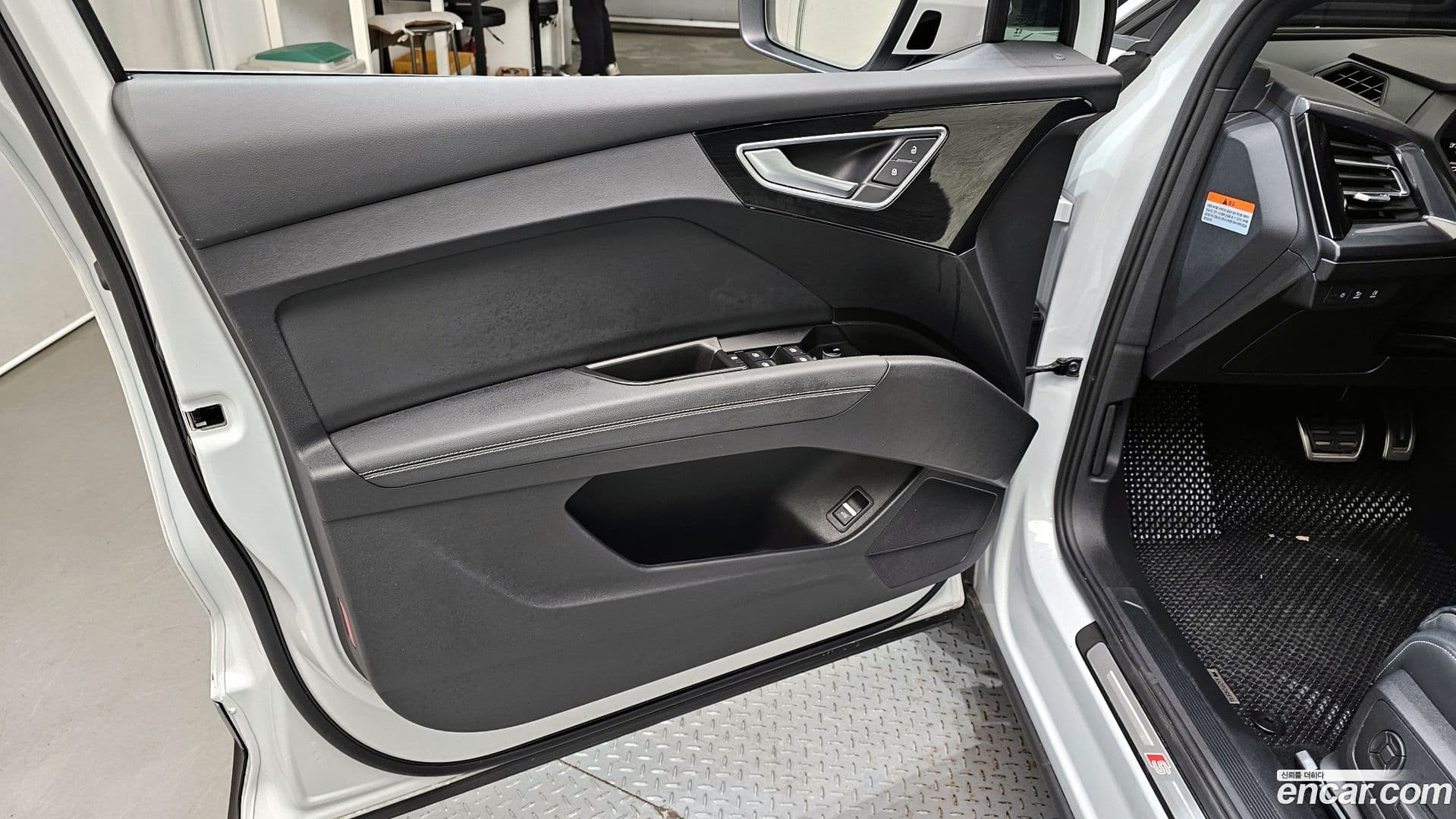 Main__Slider__Photo:Q4 e-tron Audi 2023.11-23