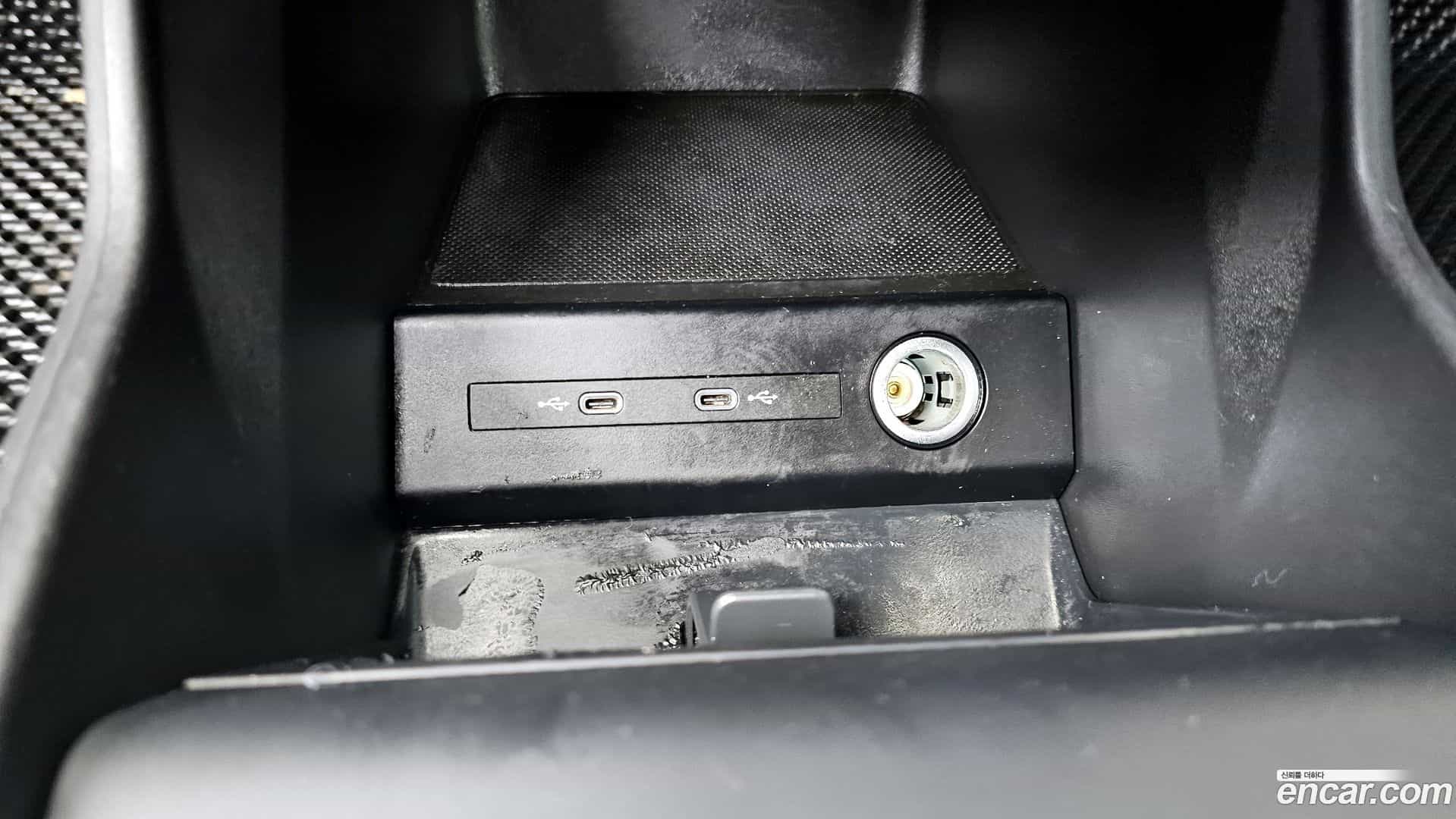 Q4 e-tron Audi 2023.11-OPTION-042