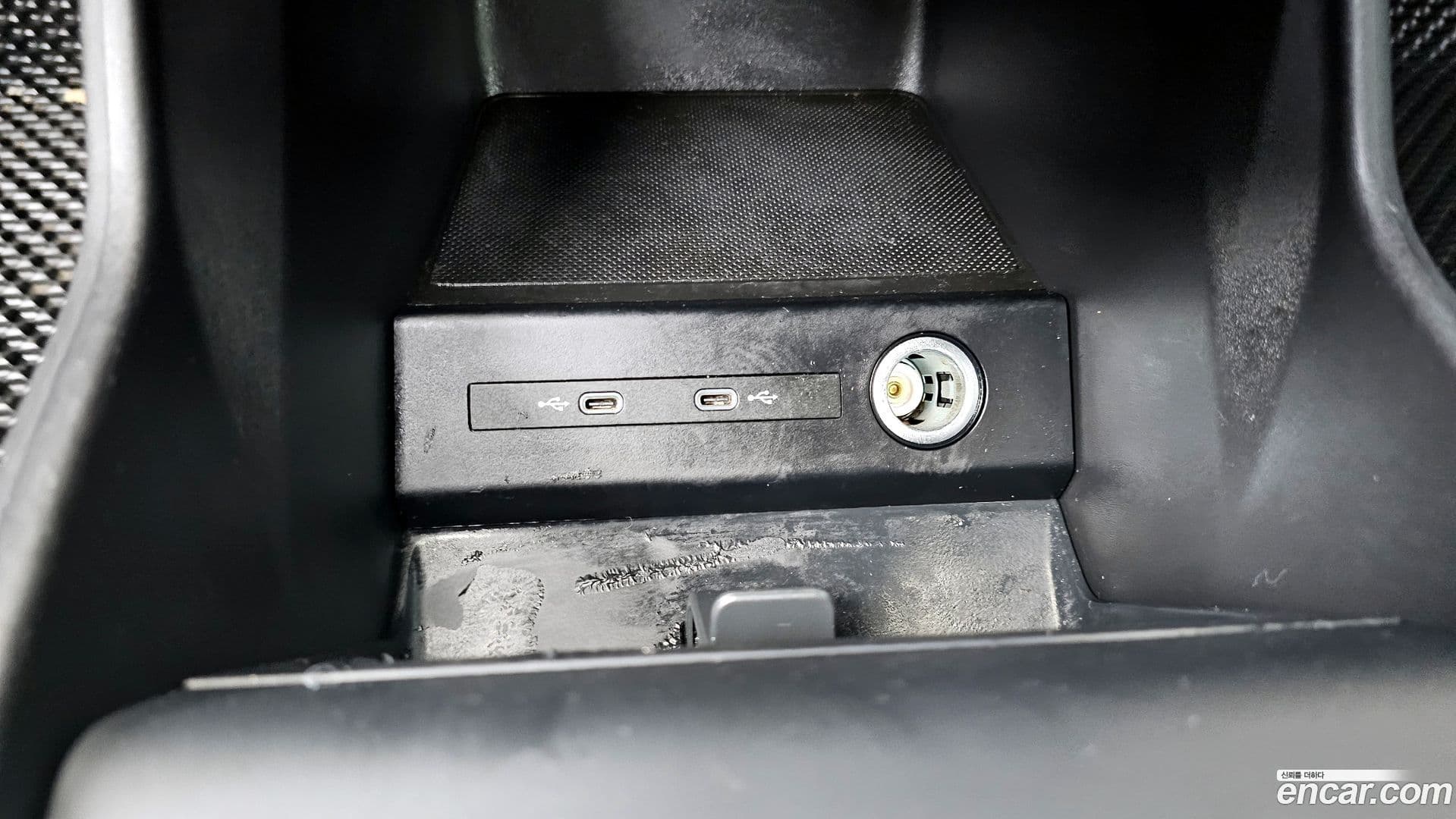 Main__Slider__Photo:Q4 e-tron Audi 2023.11-28