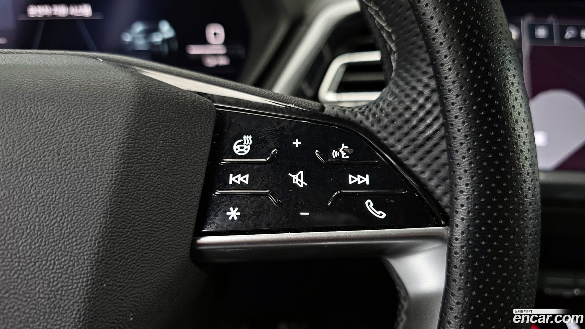 Main__Slider__Photo:Q4 e-tron Audi 2023.11-30