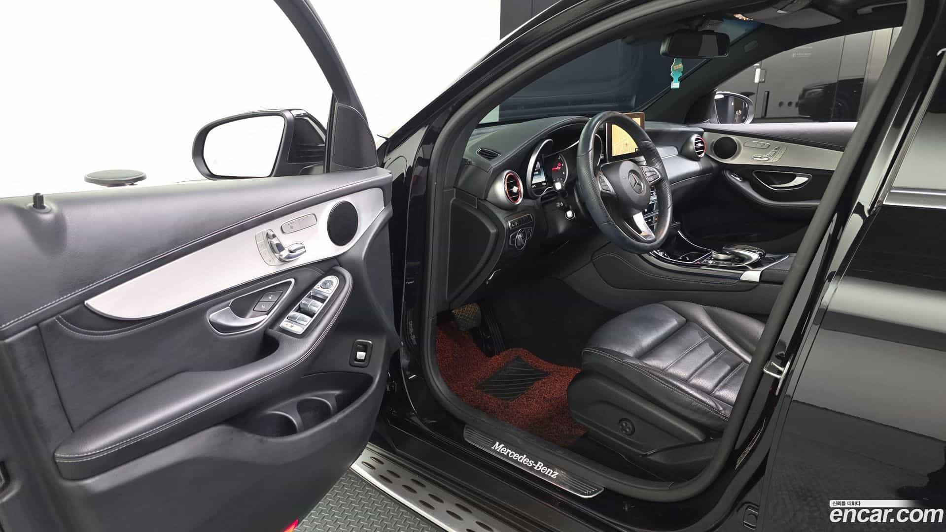 GLC-Class Mercedes-Benz 2017.5-INNER-010