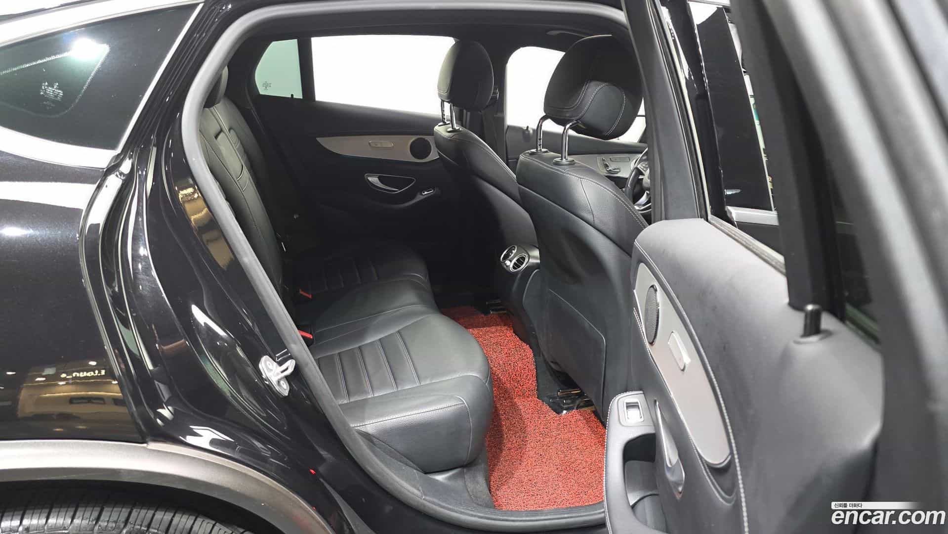 GLC-Class Mercedes-Benz 2017.5-OPTION-016