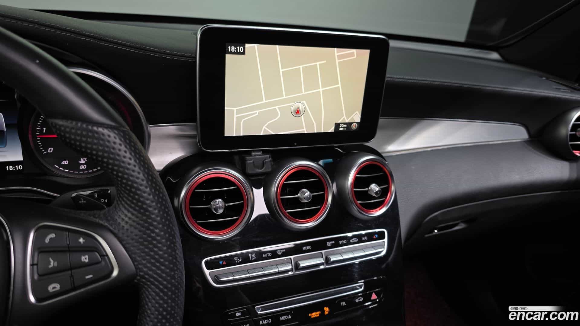 GLC-Class Mercedes-Benz 2017.5-OPTION-018