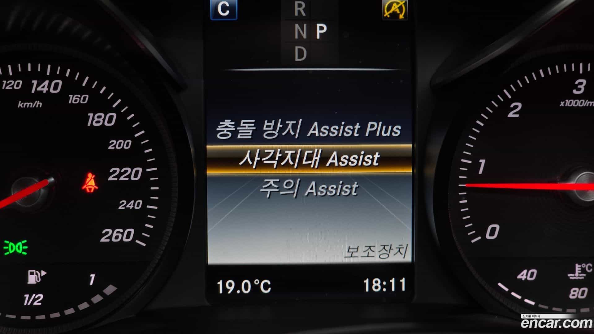 GLC-Class Mercedes-Benz 2017.5-OPTION-020