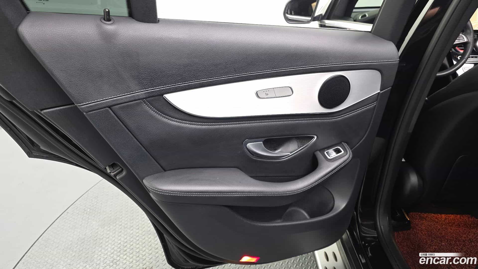GLC-Class Mercedes-Benz 2017.5-INNER-035