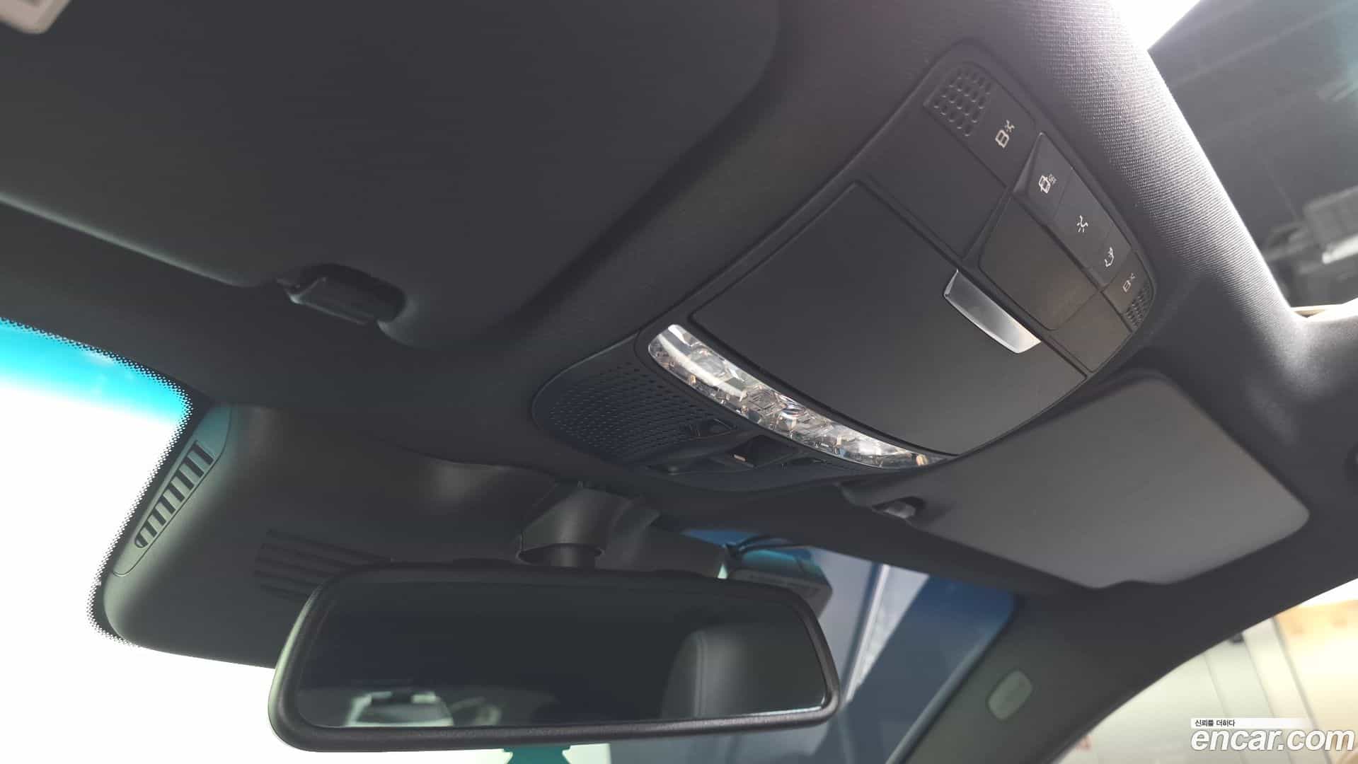 GLC-Class Mercedes-Benz 2017.5-OPTION-044