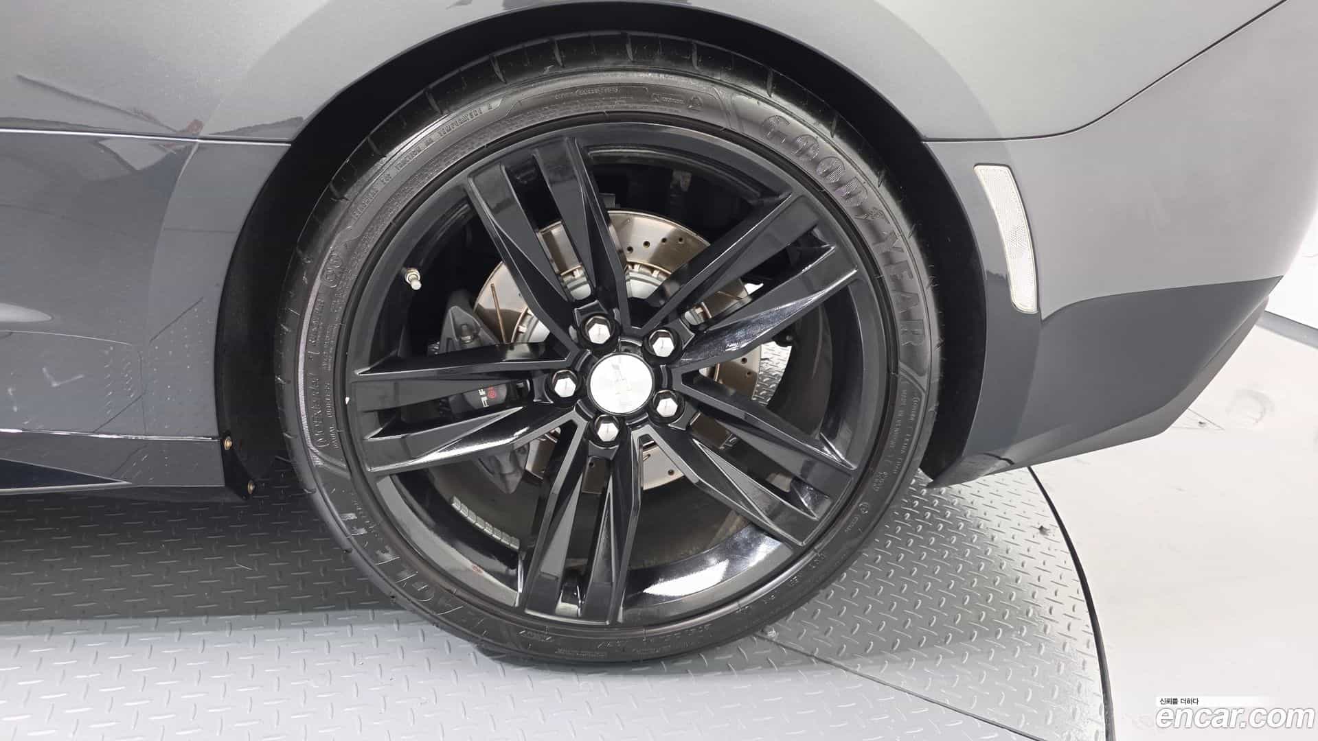 Camaro Chevrolet 2017.5-OUTER-031
