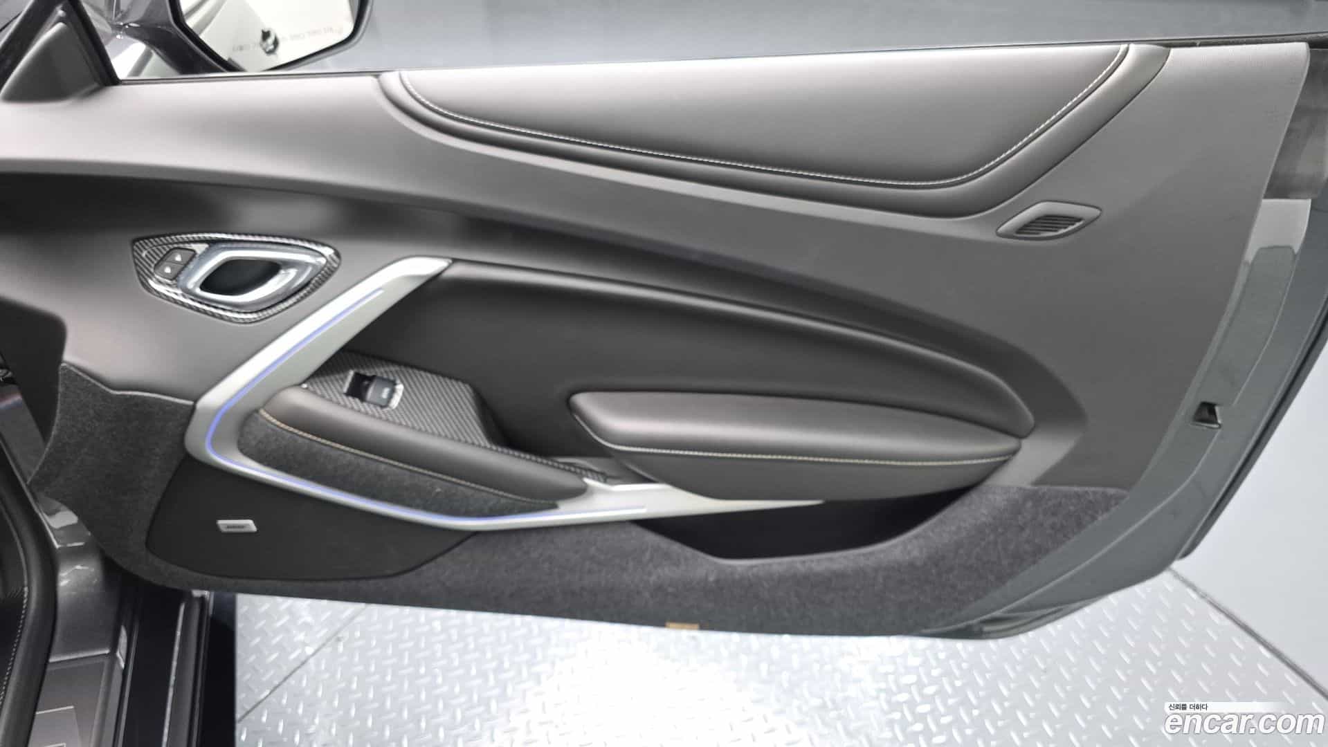 Camaro Chevrolet 2017.5-INNER-035