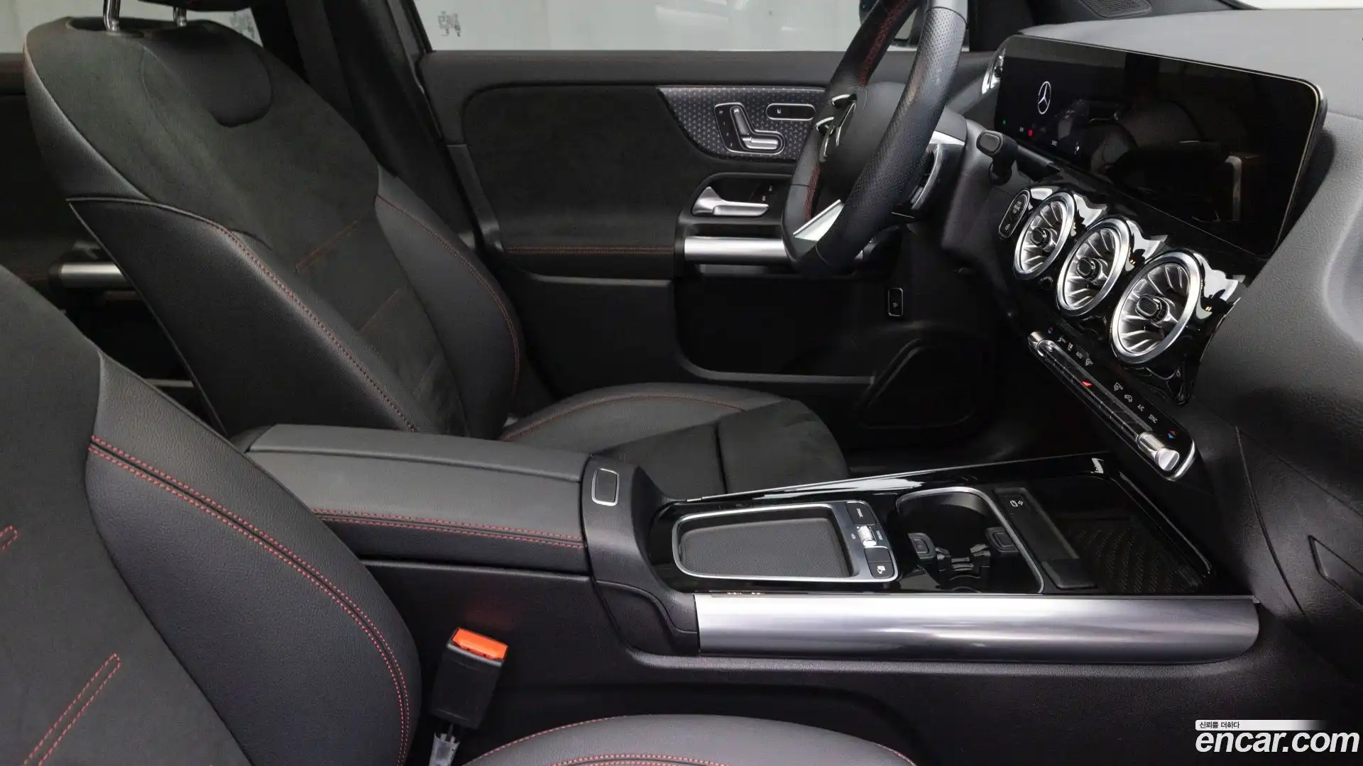 GLA-Class Mercedes-Benz 2025.4-OPTION-016