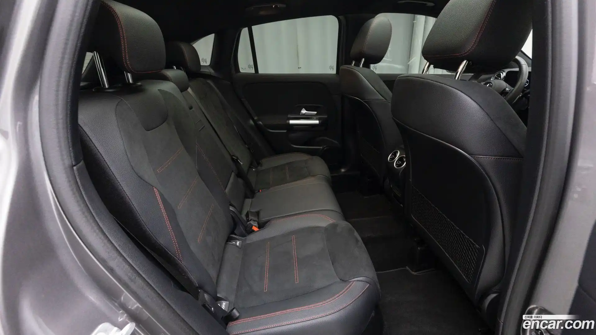 GLA-Class Mercedes-Benz 2025.4-OPTION-017